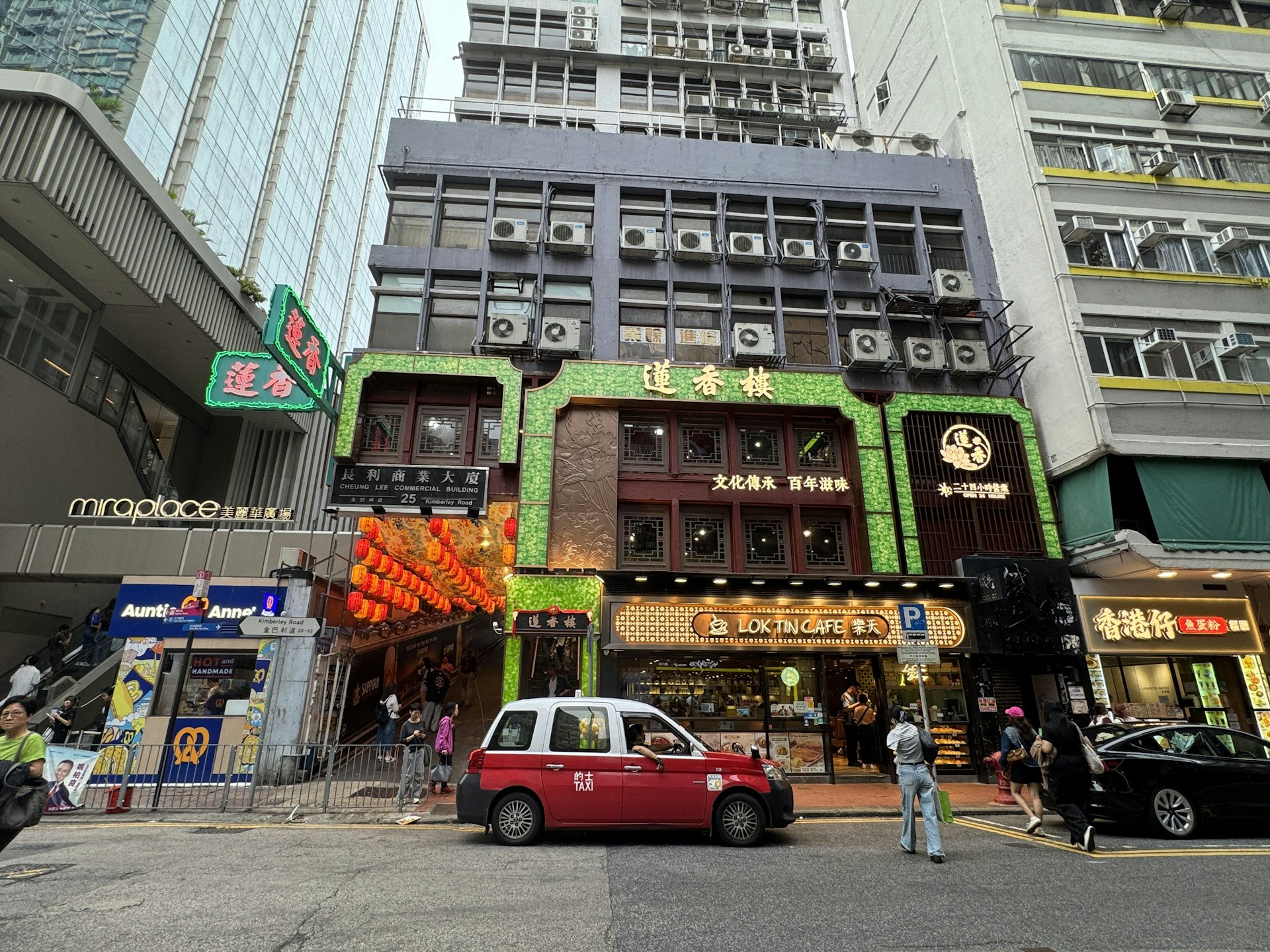 尖沙咀金巴利道25號長利商業大廈地庫、地下,以及一樓至二樓,合共總面積21,871平方呎,涉及共約2.028億元。