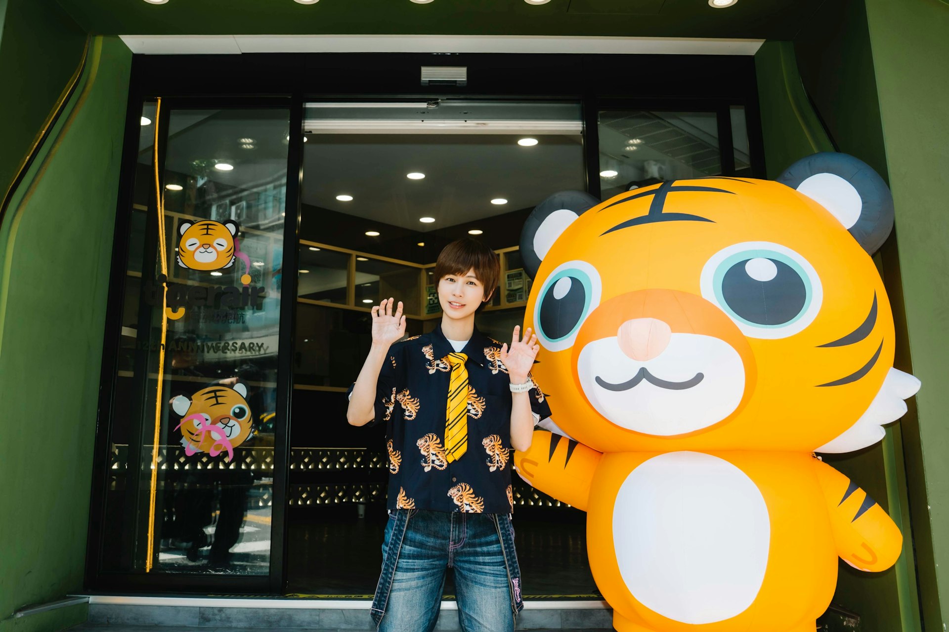 小魏魏嘉瑩擔任虎航X一沐日一日店長。