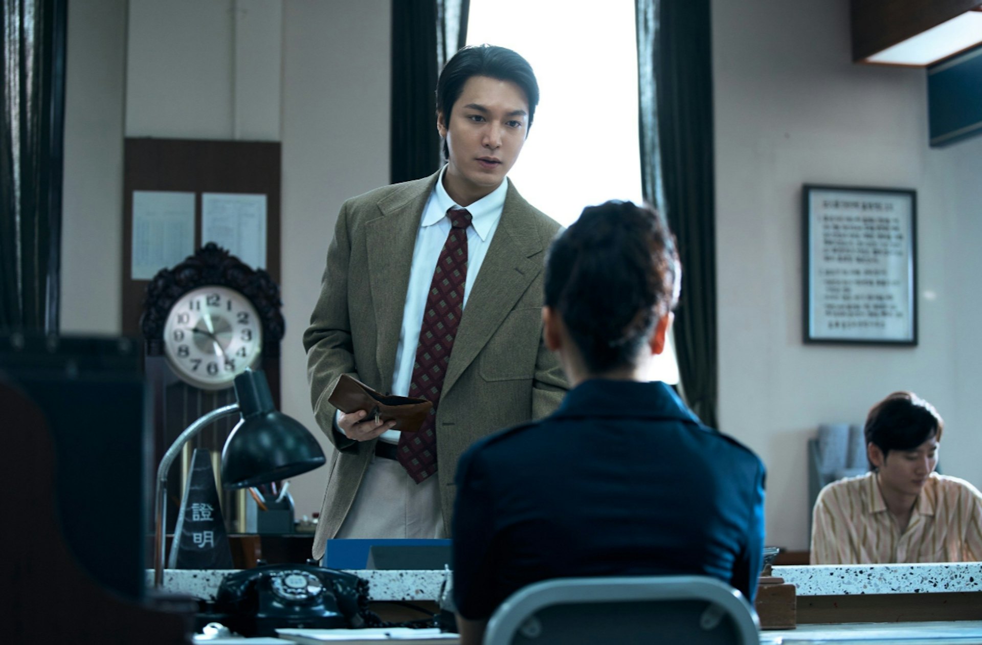 由李敏鎬、柳海真及朴海日主演的韓片《暗殺者們》(암살자(들) )近期在韓國火熱上映。(X@hivemediacorp)