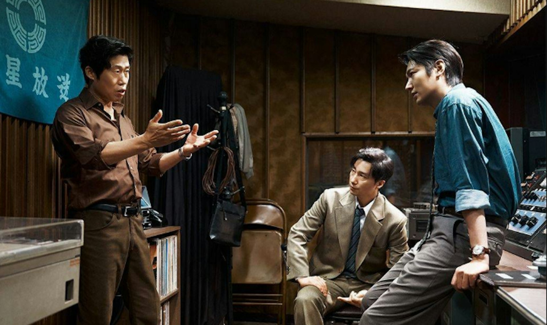 由李敏鎬、柳海真及朴海日主演的韓片《暗殺者們》(암살자(들) )近期在韓國火熱上映。(X@hivemediacorp)