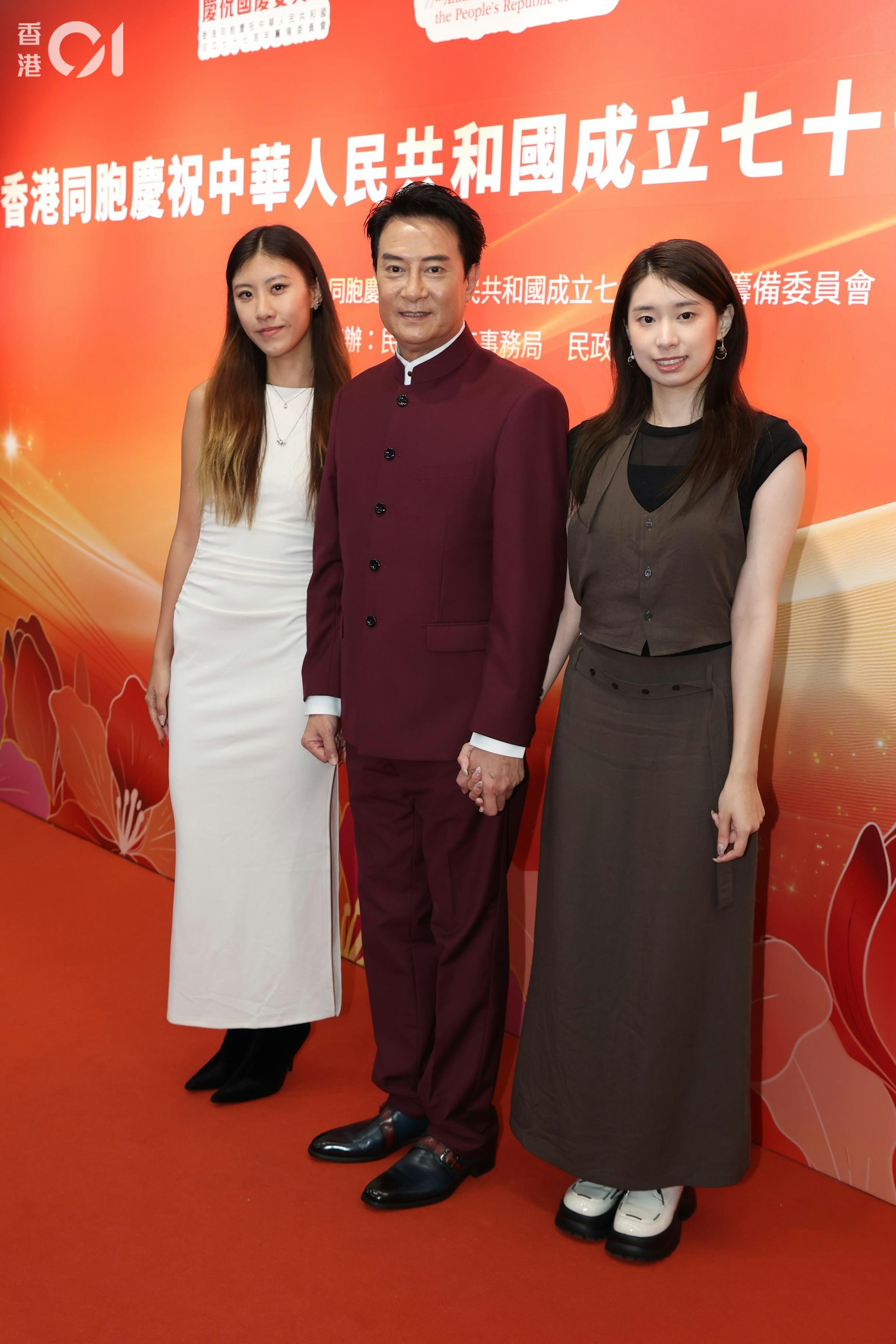 劉錫明女兒劉安晴(右)及姪女劉森頤亦特別到場為他打氣撐場。