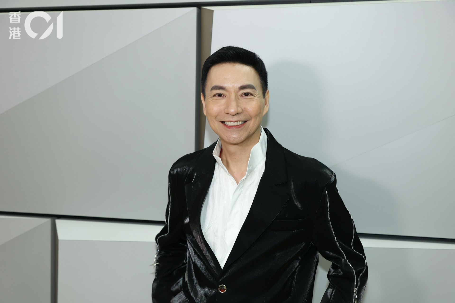 曾航生赴穗主持广播并开设粤语歌培训班 悼念挚友雷宇扬赞其艺术家风骨 曾航生赴穗主持广播并开设粤语歌培训班 悼念挚友雷宇扬赞其艺术家风骨