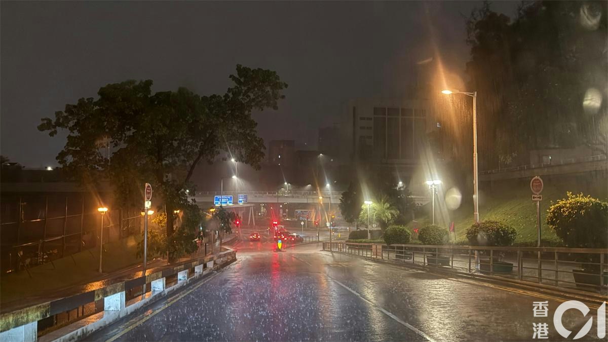 天氣｜凌晨4時發出黃色暴雨警告信號　天文台：西貢區或嚴重水浸