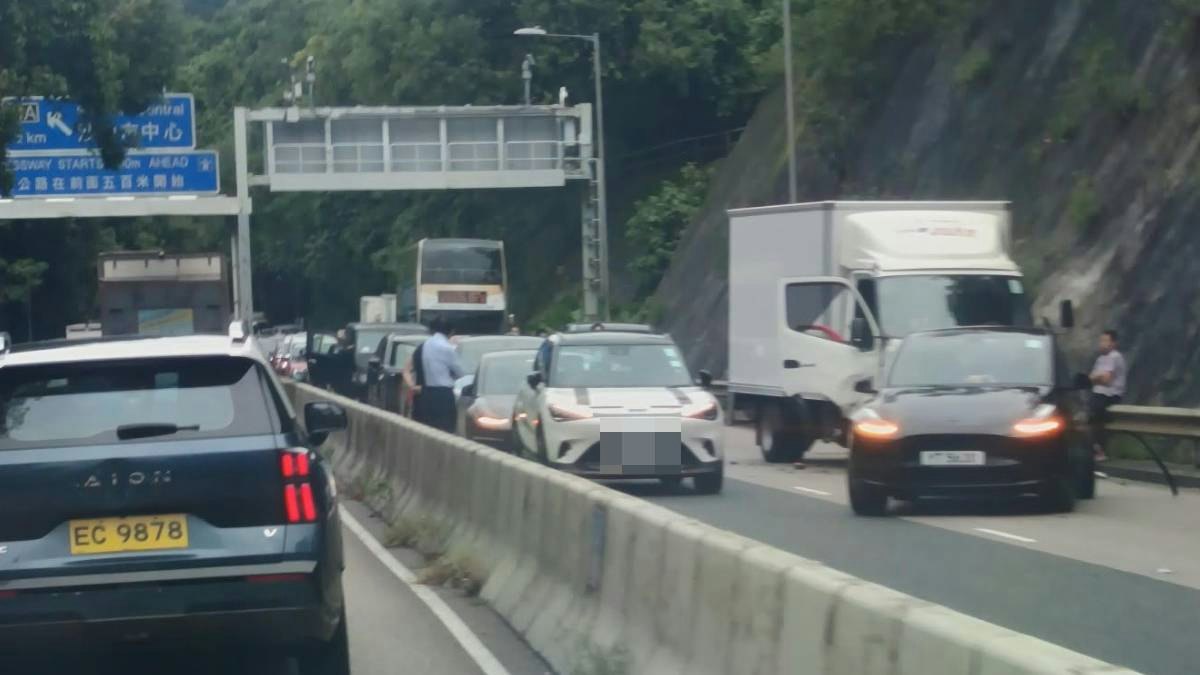 沙田獅子山隧道公路7車相撞1人受傷 出九龍交通受阻