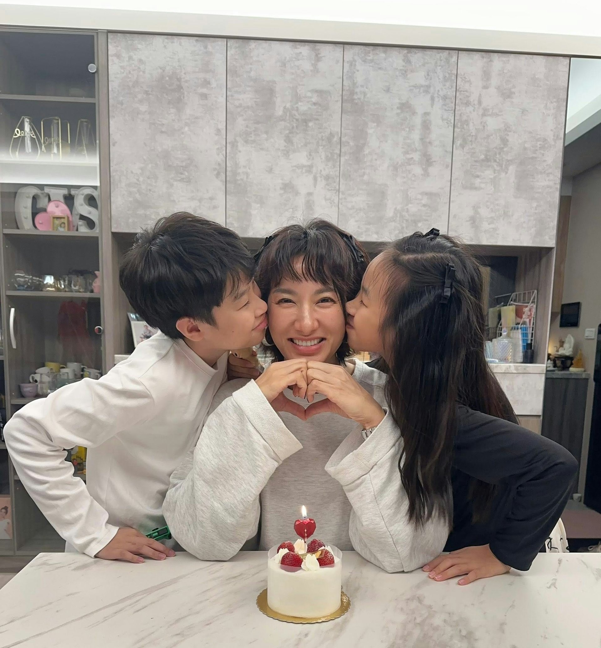如今擺脫過往陰霾。(FB@龍媽日記)
