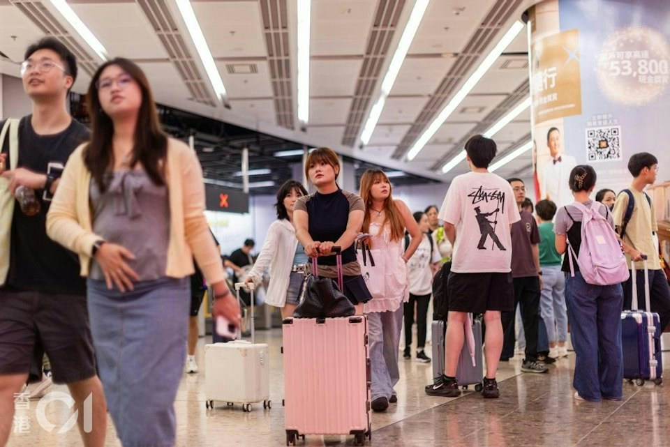 黄金周首日内地客27.7万人次超疫前 罗淑佩:对全年5380万目标充满信心