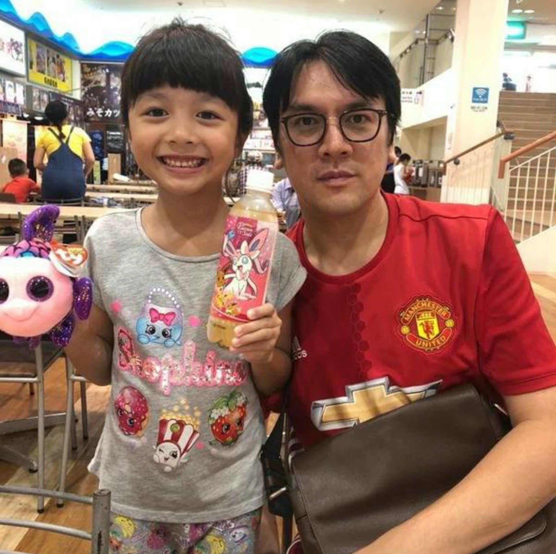 洪楗華育有兩子女。