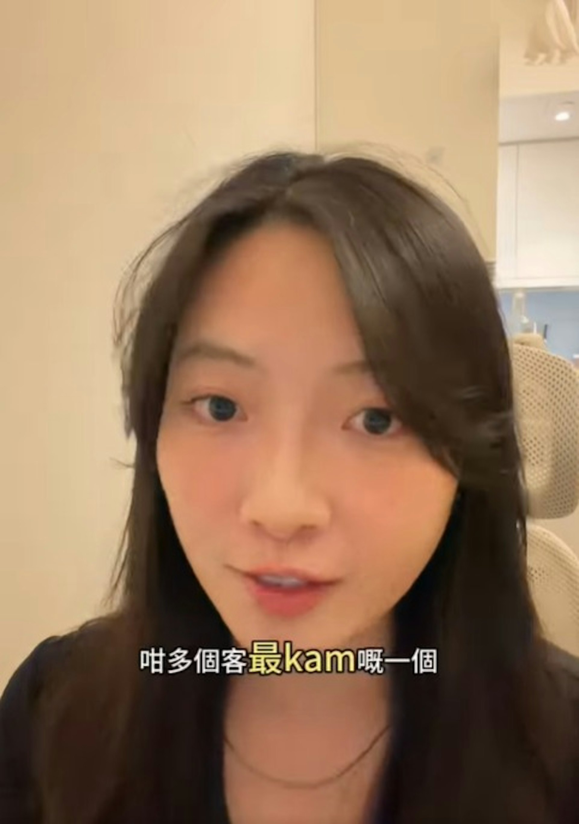 美容中心負責人拍片回應事件,語氣極度激動,句與句之間更夾雜不少粗口。