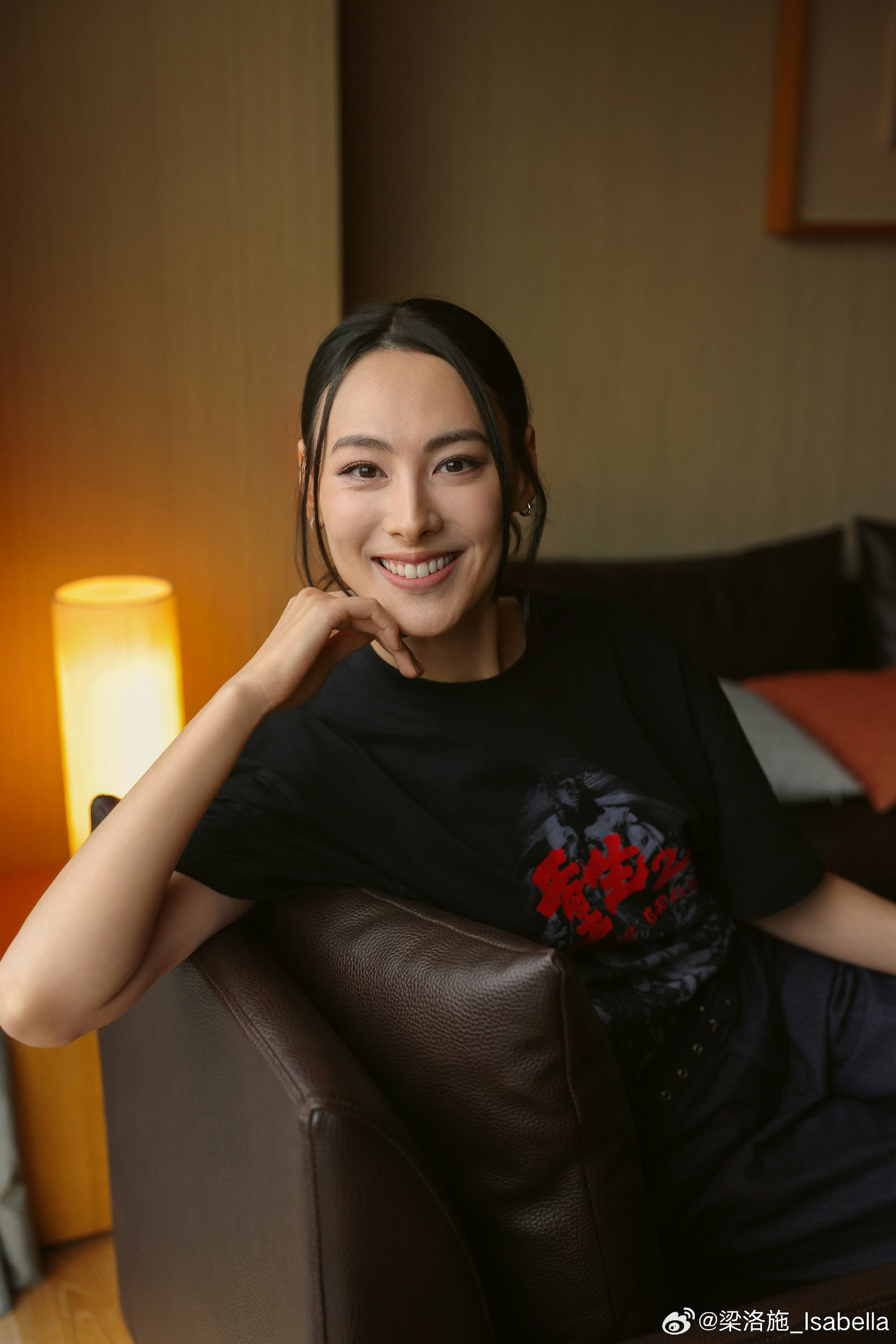 為新戲《重生2》進行宣傳。(微博@梁洛施_Isabella)