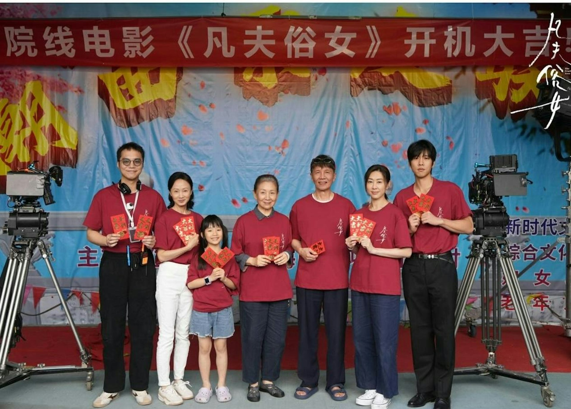胡定欣表示外闖要重新適應,但五月已拍內地電影,與鮑起靜、太保合作,其實發展也不錯。