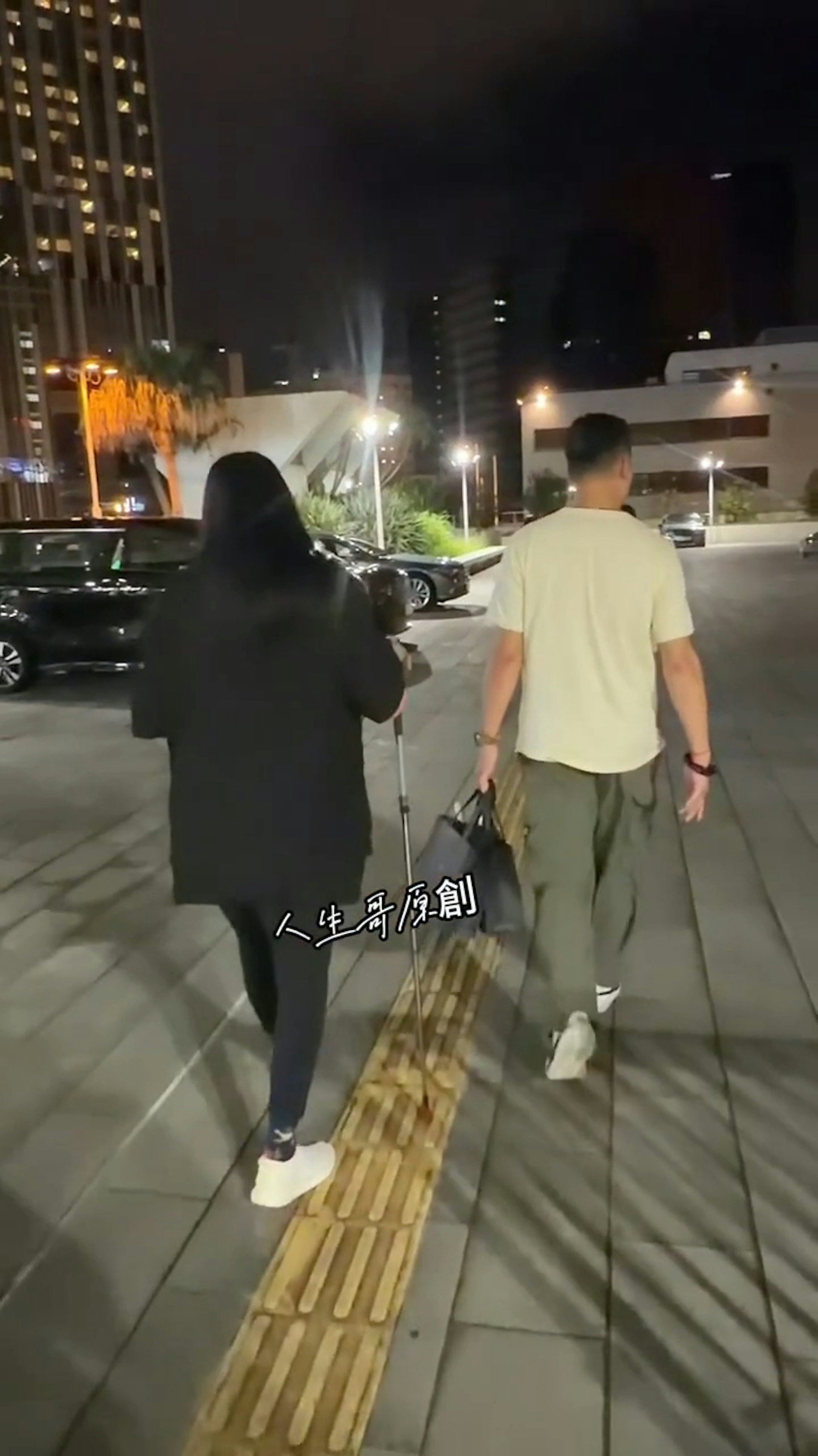 李珊珊透露長期受濕疹困擾需要服用類固醇藥物,導致身形發脹及外貌改變。(小紅書)