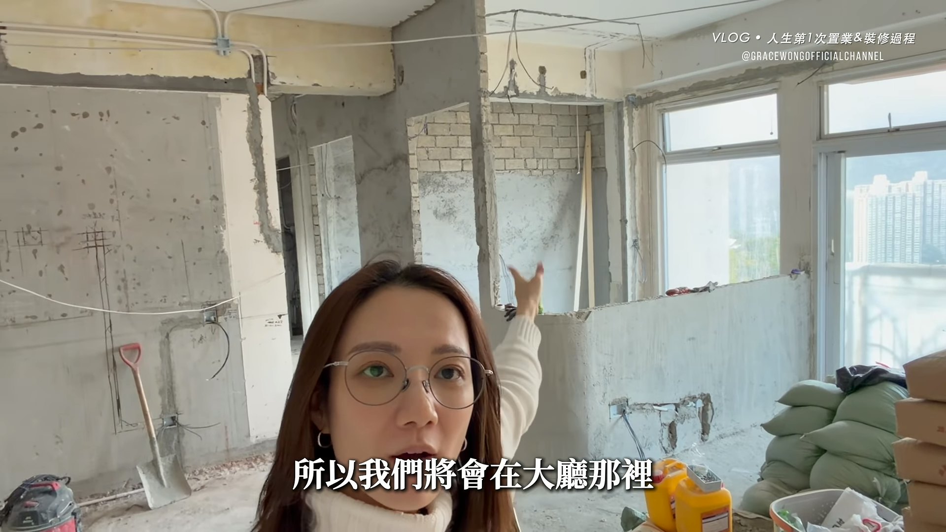 親力親為選購全屋磚瓦家電。(YouTube@Grace Wong Official Channel)