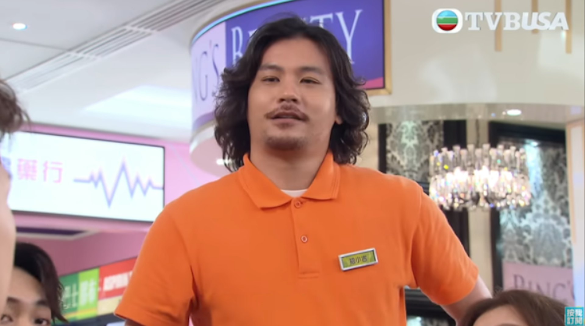 章景恆在《愛回家》飾演茶飲店職員「小吉」。(tvb截圖)