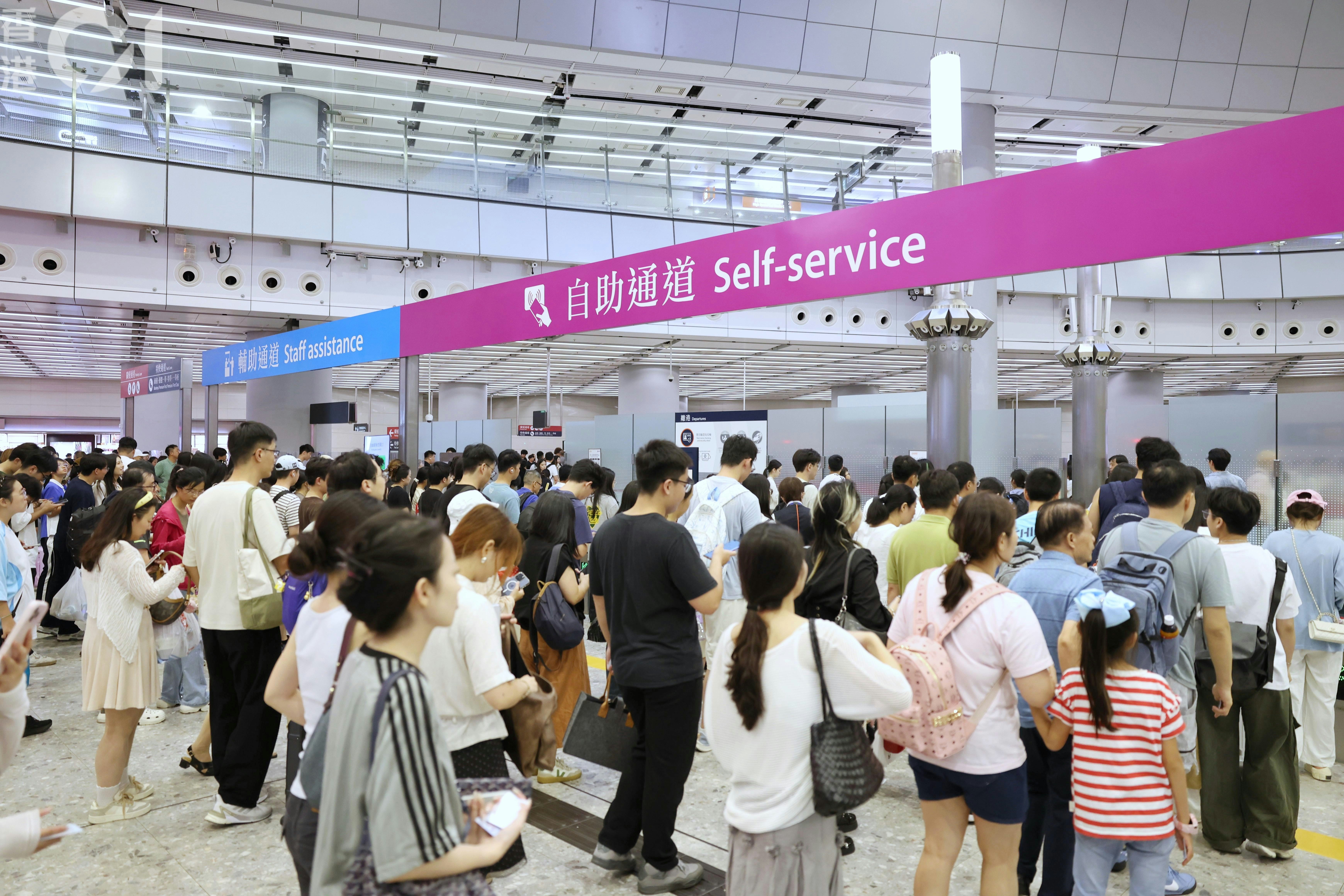 内地团强制购物风波:江旻憓关切,罗淑佩通报处罚3家旅行社及4名导游 内地团强制购物风波:江旻憓关切,罗淑佩通报处罚3家旅行社及4名导游