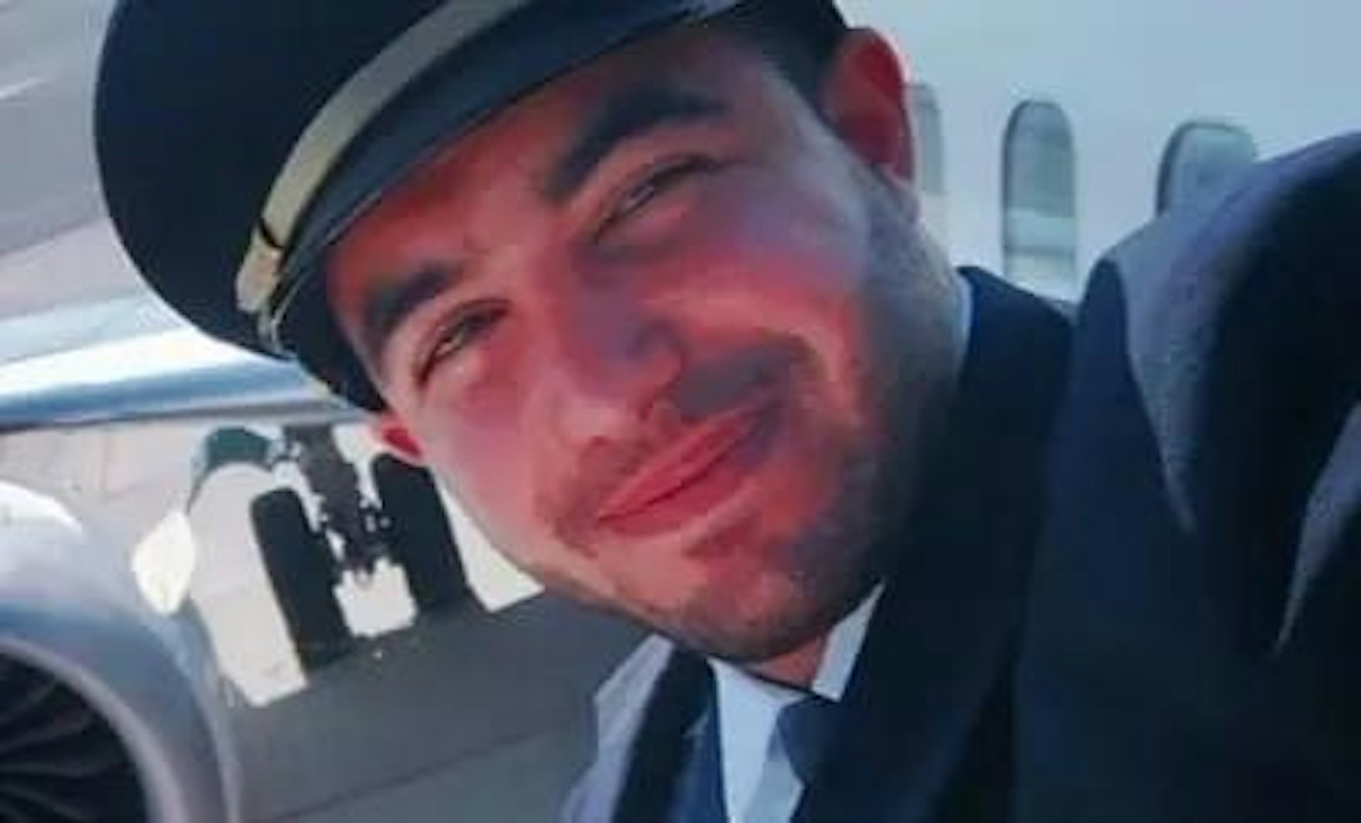 杜拜航空(FlyDubai)的阿曼籍副機師哈馬米(Hamam al-Hammami),被指企圖於航班上發動恐襲。圖為他在LINKEDIN發布的照片。