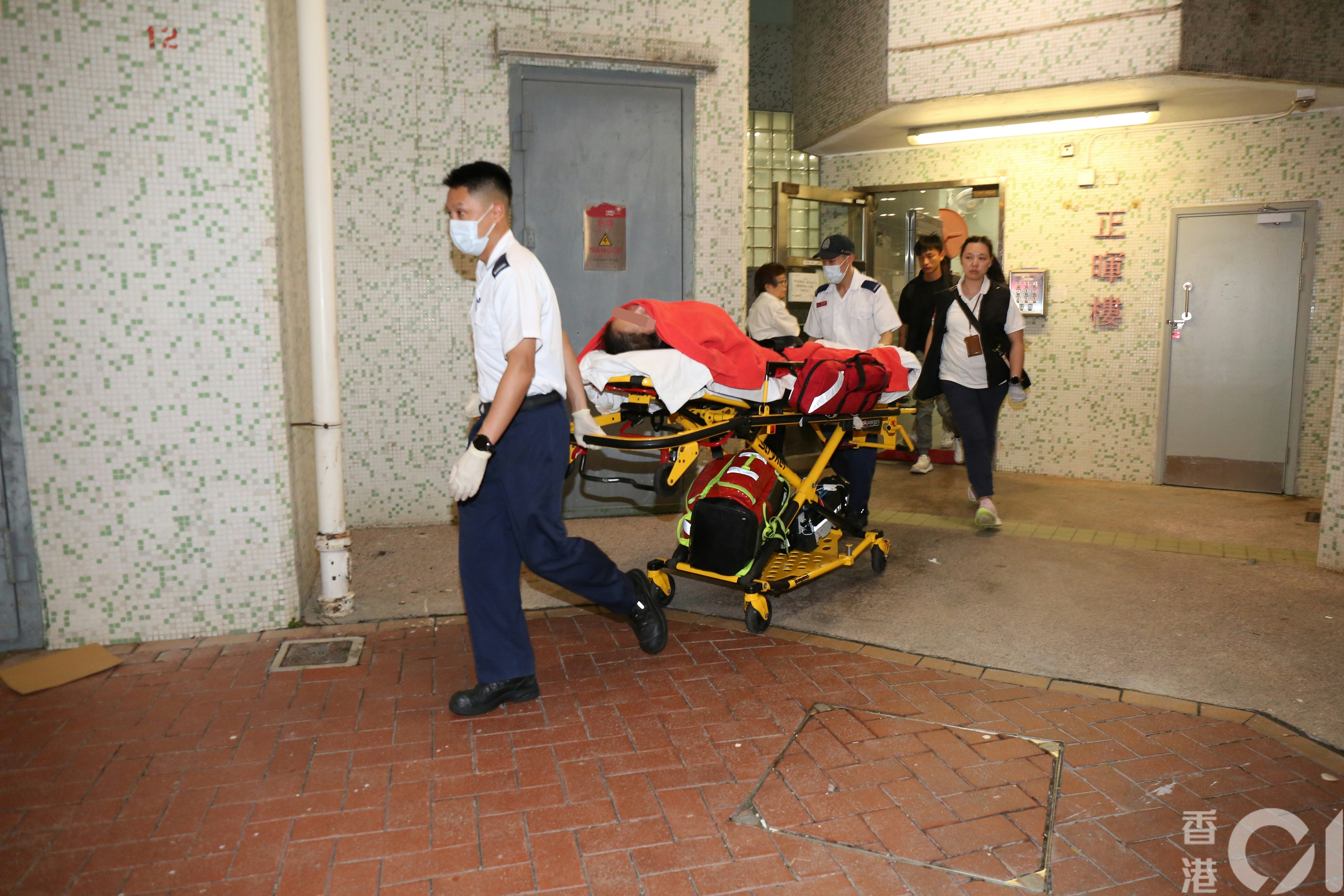 鑽石山女子持刀指嚇港鐵職員索八達通卡、紙鈔　行劫不果回家被捕