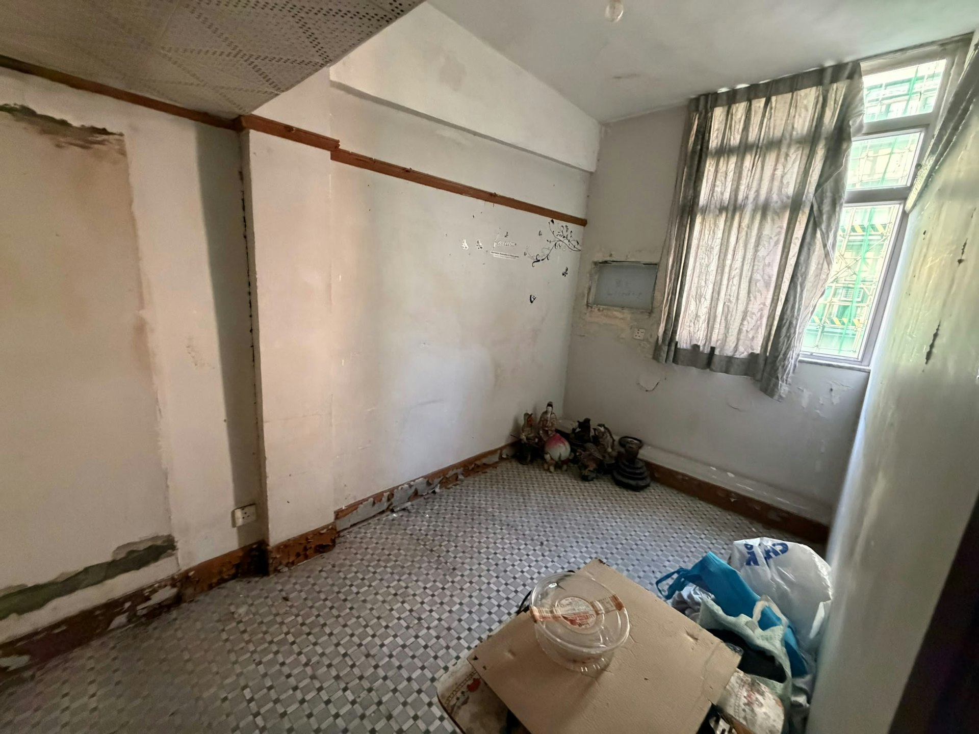 深水埗逆權侵佔舊樓低市價七成拍賣 租客奪業權變無契樓 深水埗逆權侵佔舊樓低市價七成拍賣 租客奪業權變無契樓