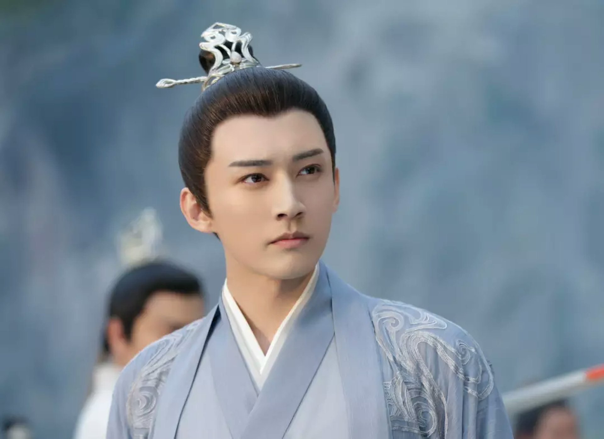 劉學義主演的東方玄幻仙俠劇《琉璃》播出,一人分飾溫潤師兄「昊辰」與偏執專橫的「柏麟帝君」,全靠眼神與微表情切換正邪兩面,獲網民封為「三界代言人」。(《琉璃》劇照)