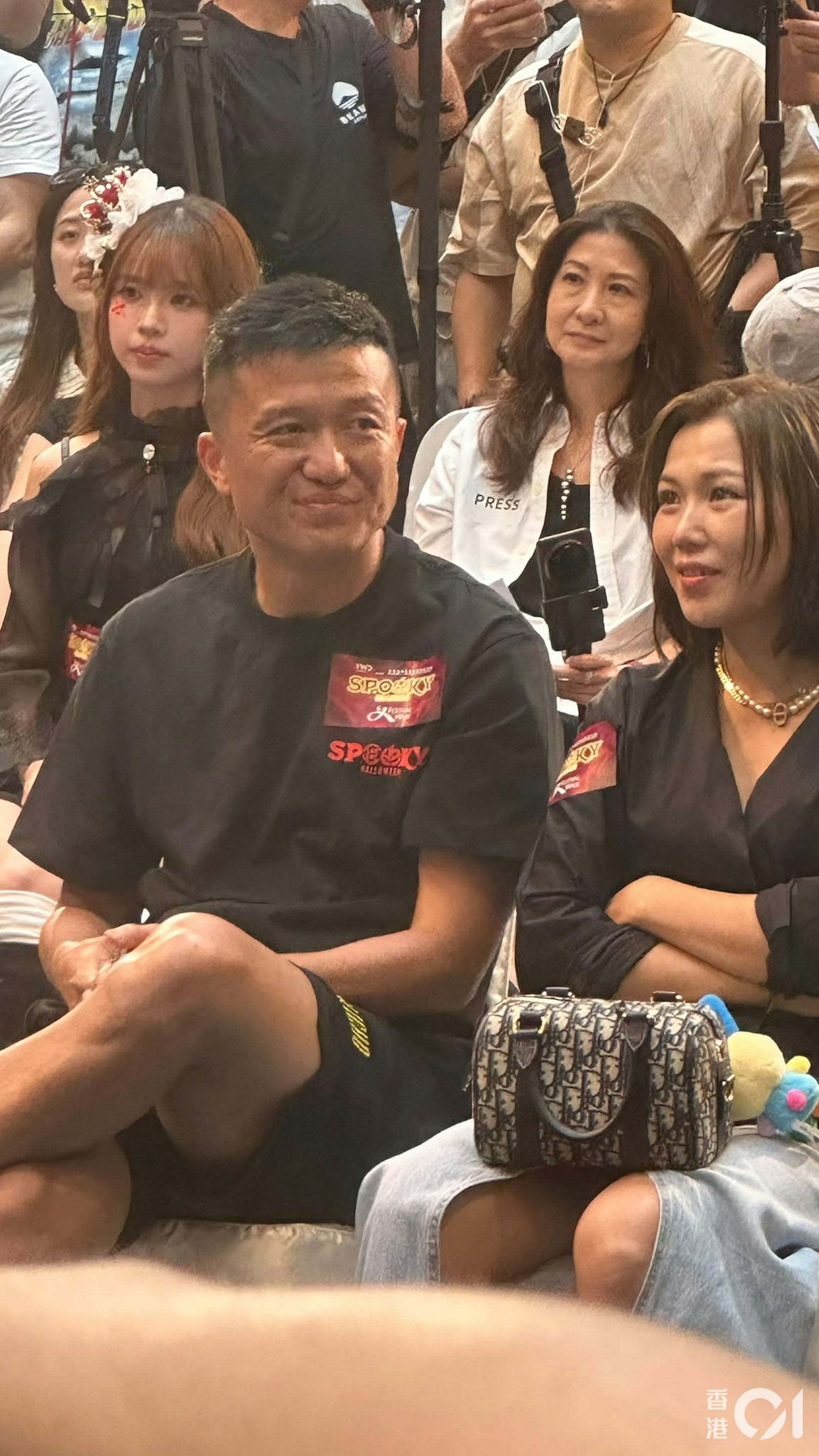 王至尊现身万圣节活动未提婚讯 极速离场引热议 王至尊现身万圣节活动未提婚讯 极速离场引热议