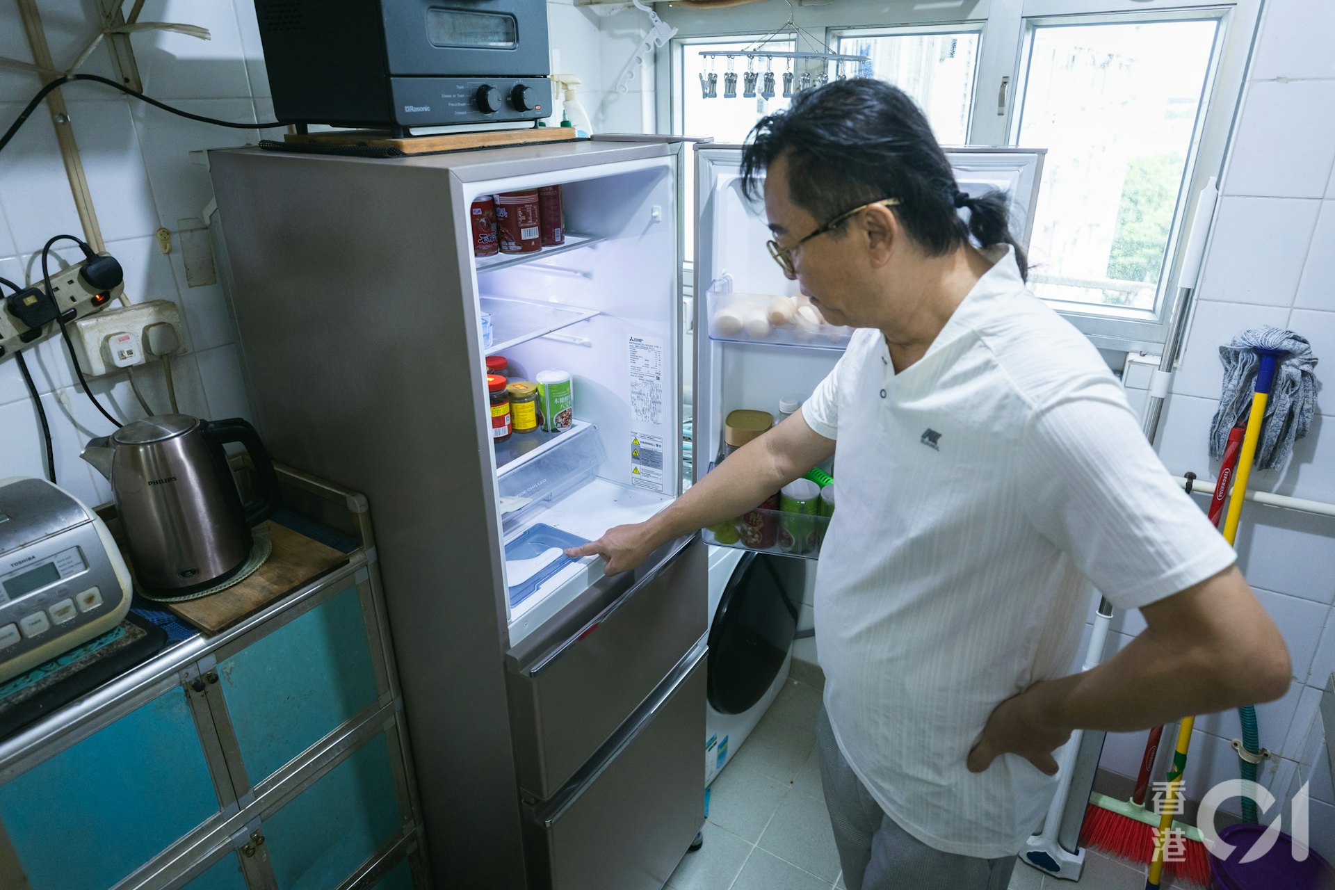 黃強指,放榜前夕榮孝生活如常,更建議換一部可以自動製冰的雪櫃。