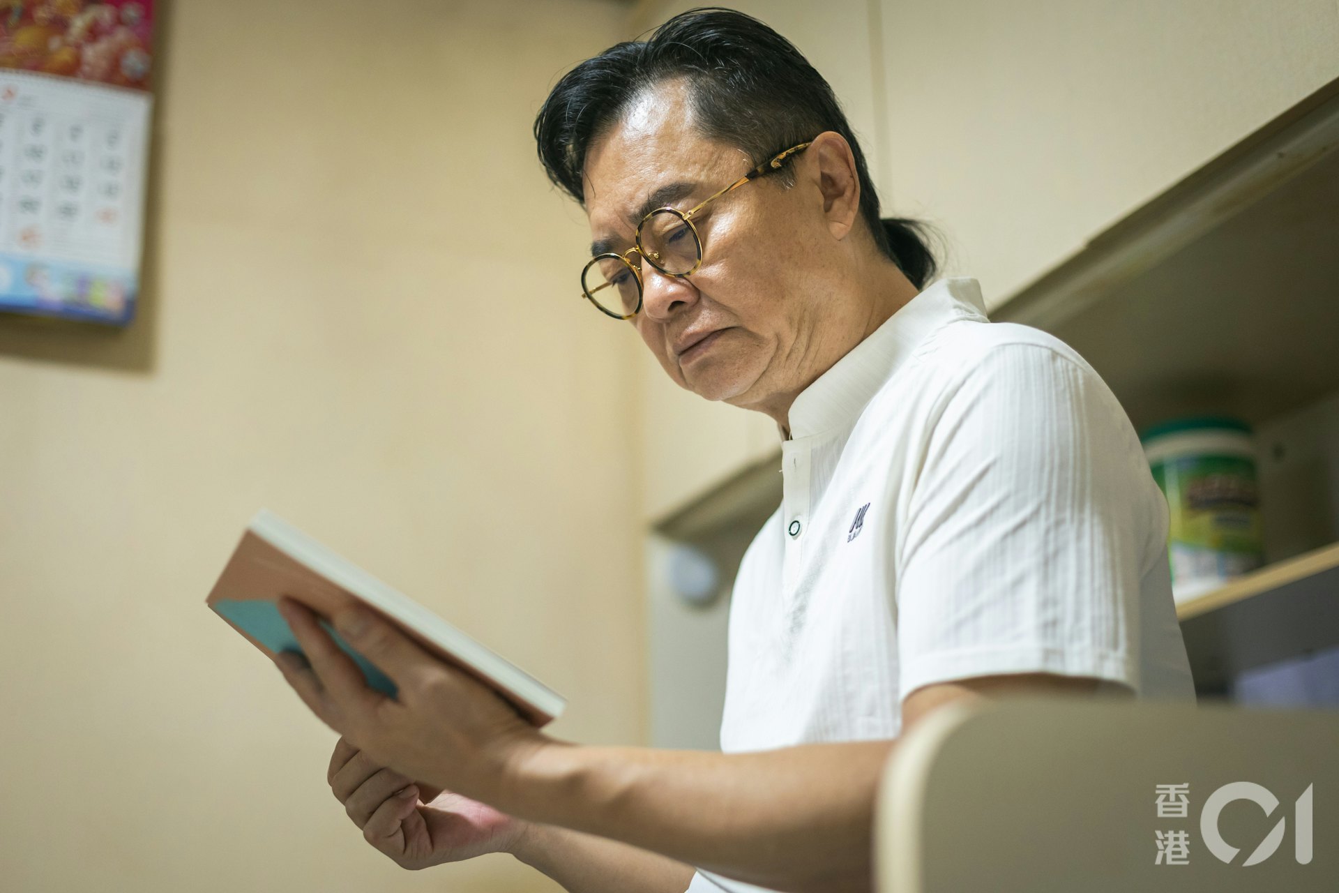 黃強收到實體書後,又盼望能多些人閱讀這本書,了解兒子的看法。