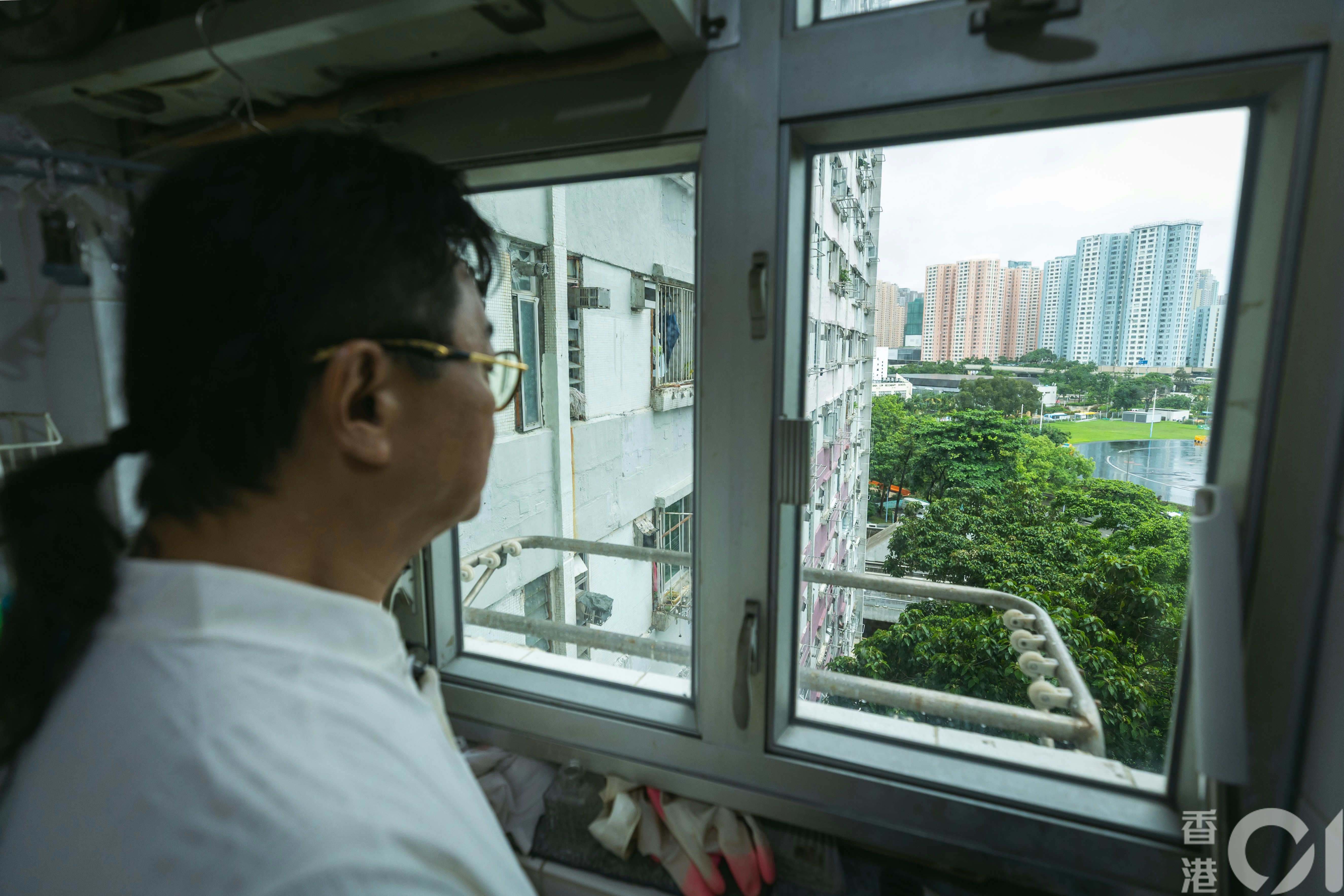 有一晚他夢見榮孝,說榮孝用各種方法示意他不要離開,所以他決定留守舊居。