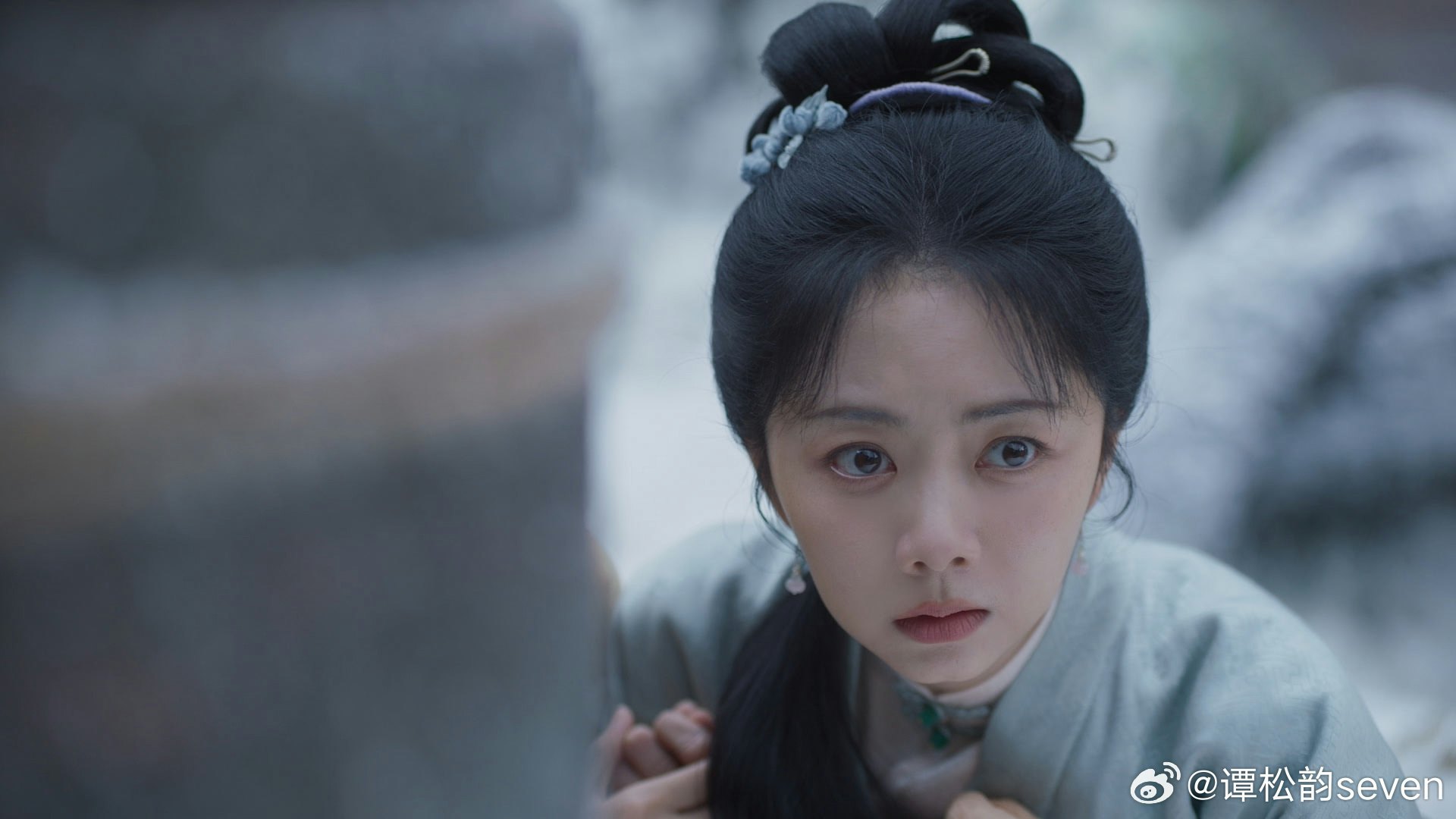 許蘭香從嫡女淪為三等丫鬟,要在大宅深閨中生存,最需要的正是一張看似好欺負、讓人不設防的臉。(微博@譚松韻seven)