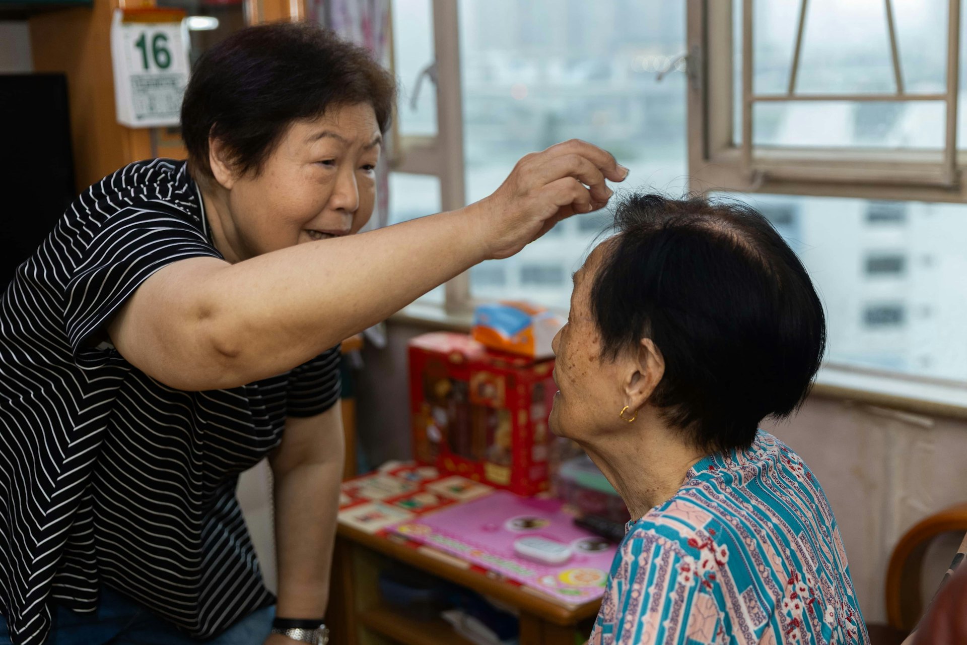 長女獨撐照顧路|七旬長者學會求助,打破孤軍奮戰困境 長女獨撐照顧路|七旬長者學會求助,打破孤軍奮戰困境
