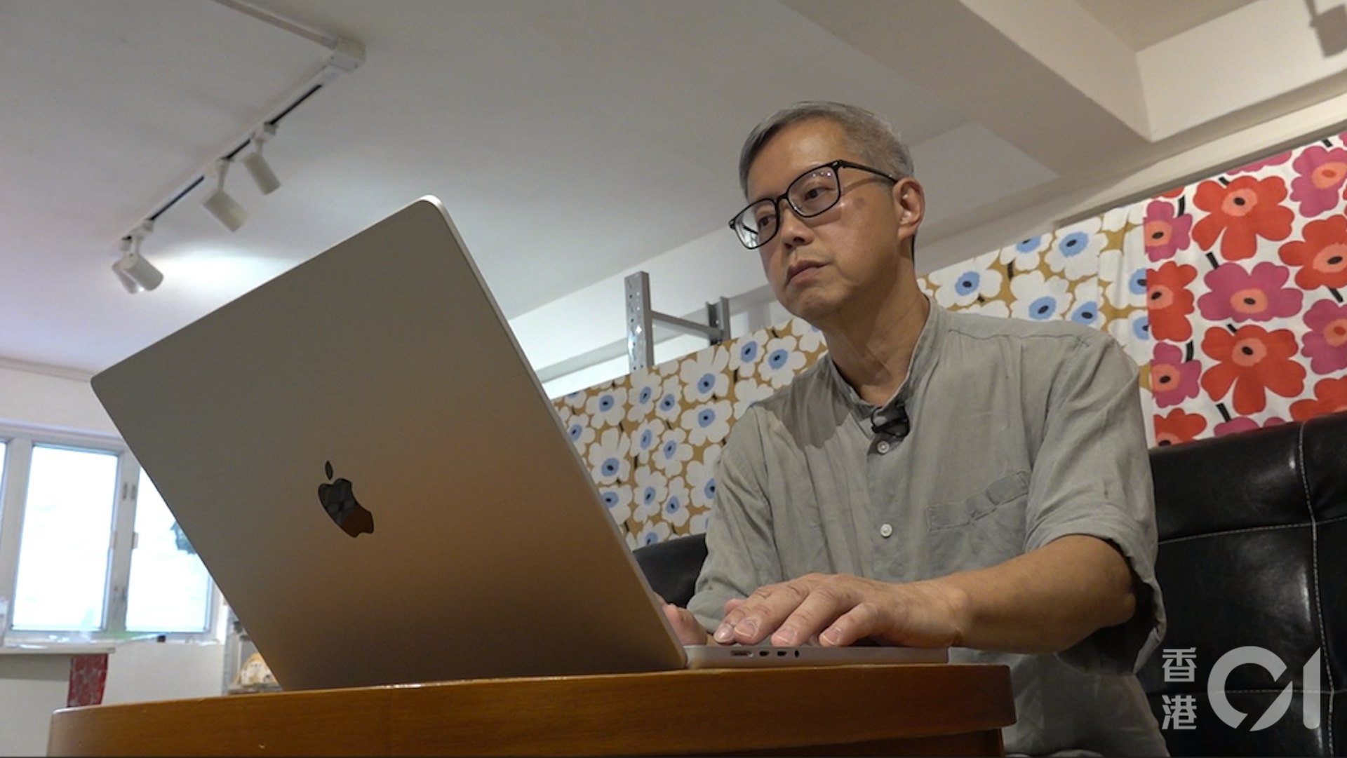 伍自禎認為出版業肩負起社會責任。