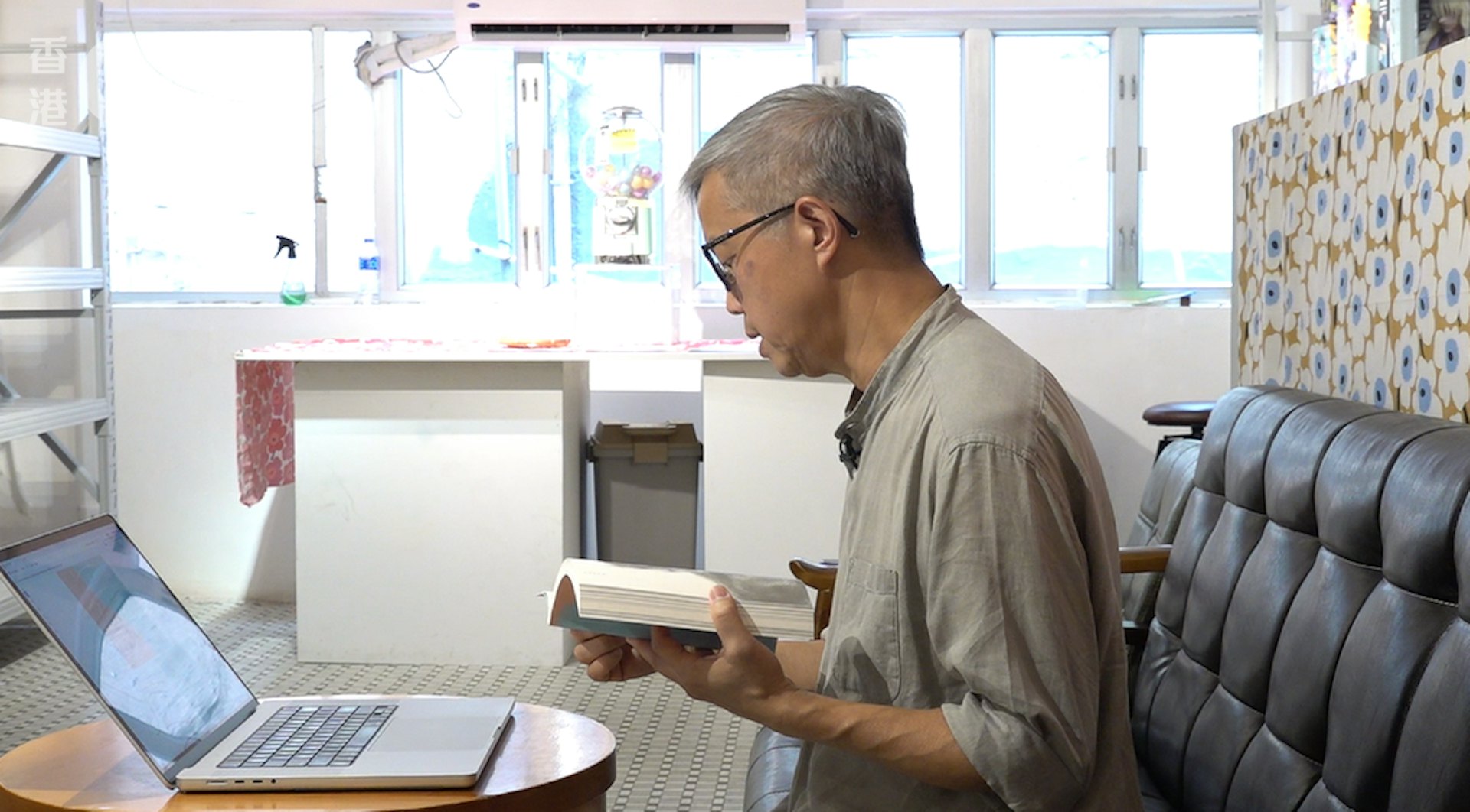 伍自禎認為即使是「負能量」的書籍亦值得出版。
