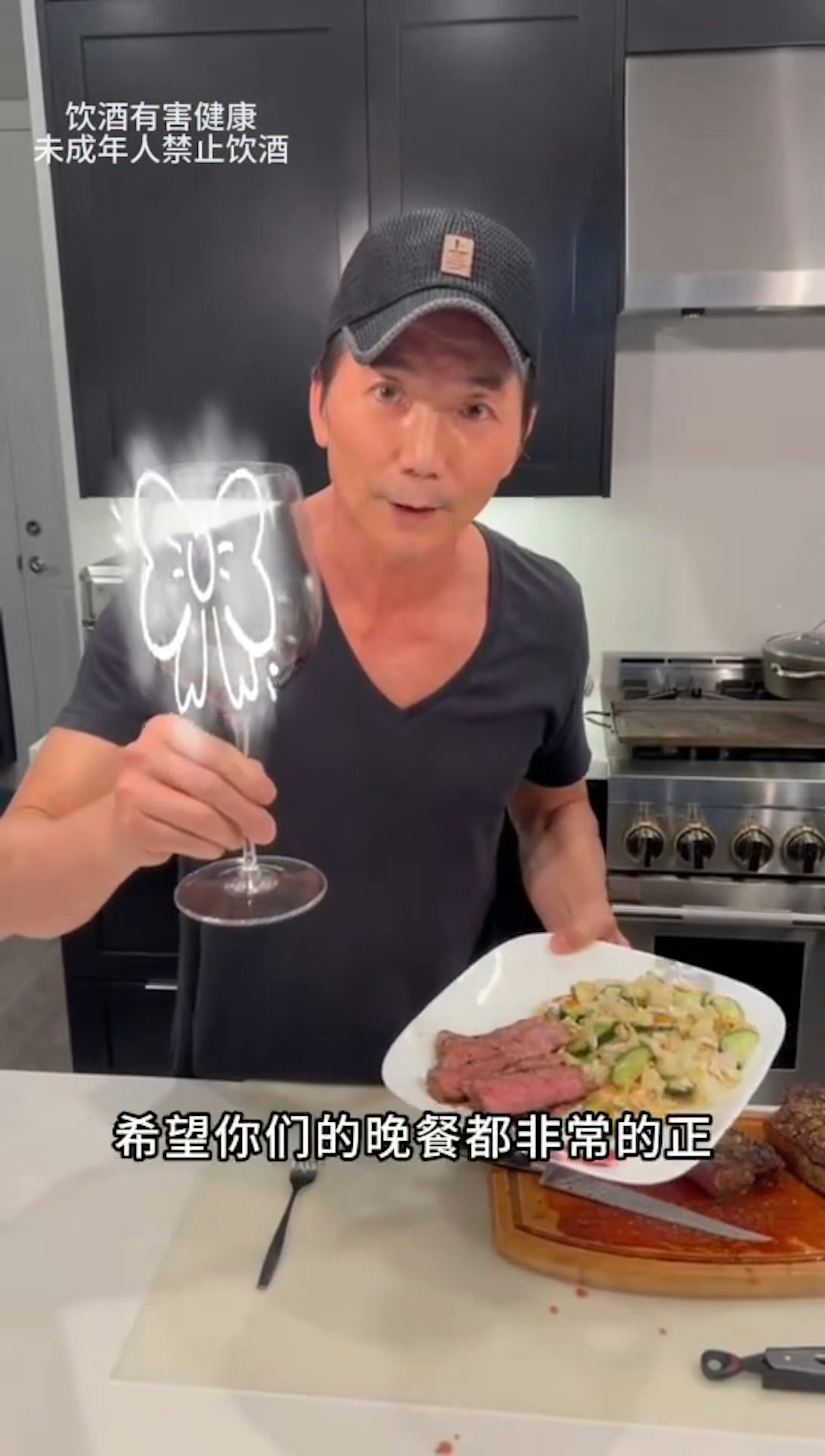 鄒兆龍保養得宜。(片段截圖)