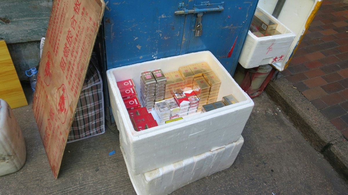 海關聯警深水埗反私煙 兩周搗23個儲藏點及檔攤 拘5人檢$48萬貨