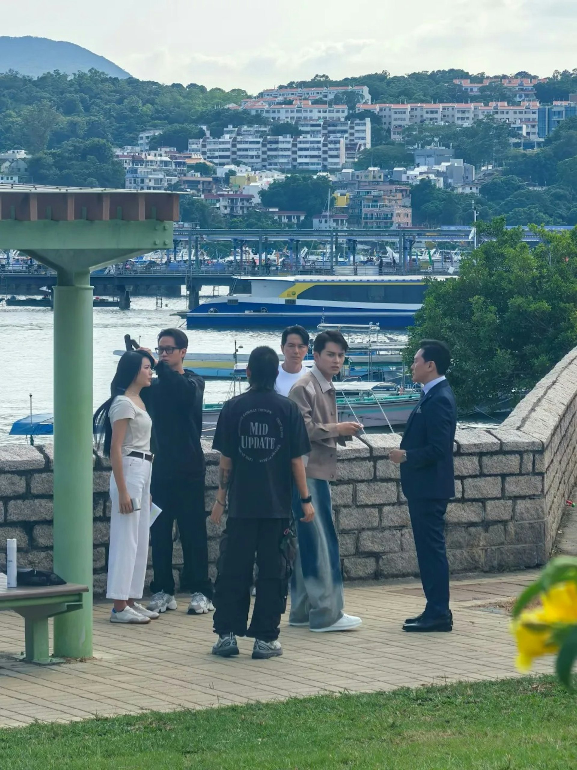 除了「明朝三兄弟」外,網民還拍到戴祖儀在現場。