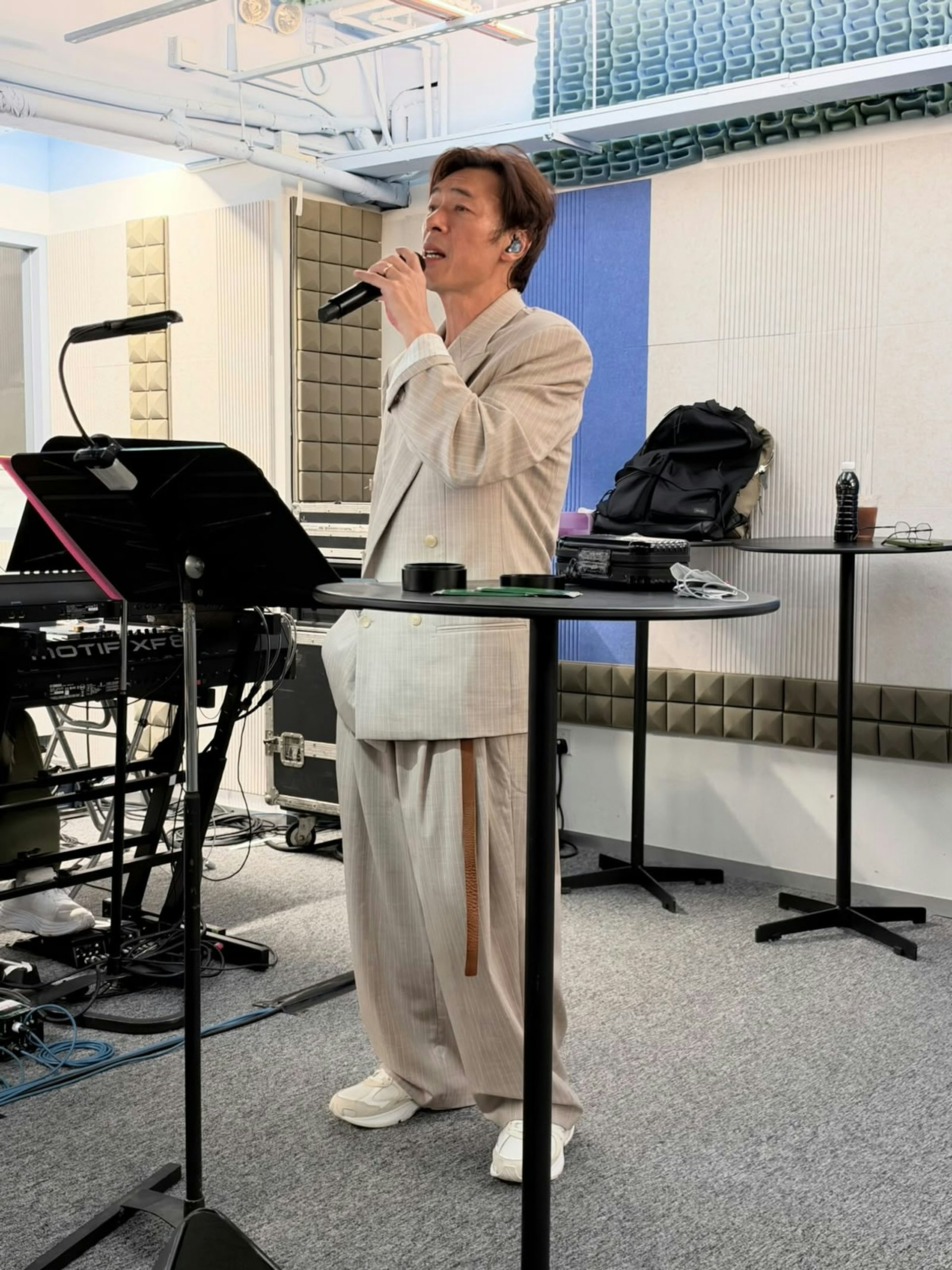 許志安與老婆鄭秀文攜手為紅館演唱會做準備。(IG@andyhuichion)