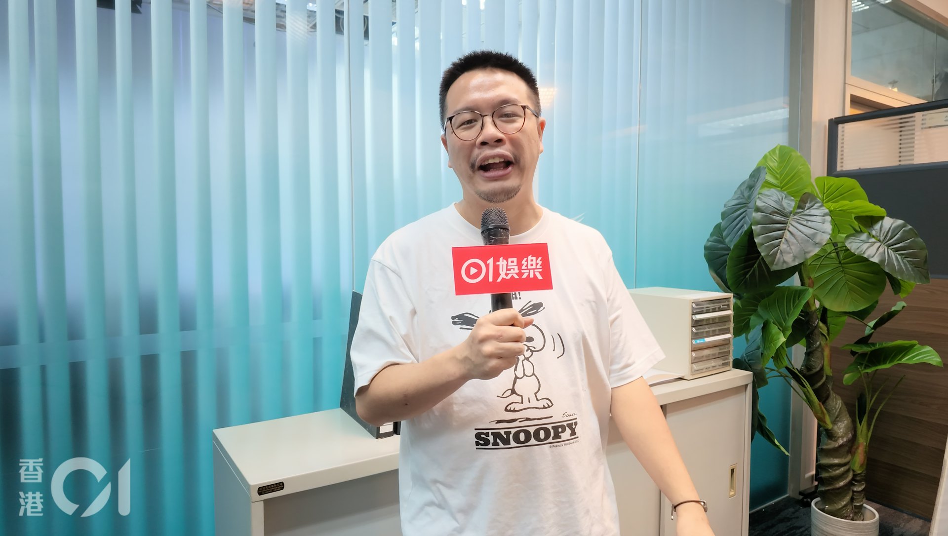 問到哪位演員最多笑位,他笑言:「喂,咁唔使講啦!正爺(李尚正)啦!正爺真係最犀利,之前同佢合作《死屍死時四十四》已經知道佢好犀利㗎啦。」