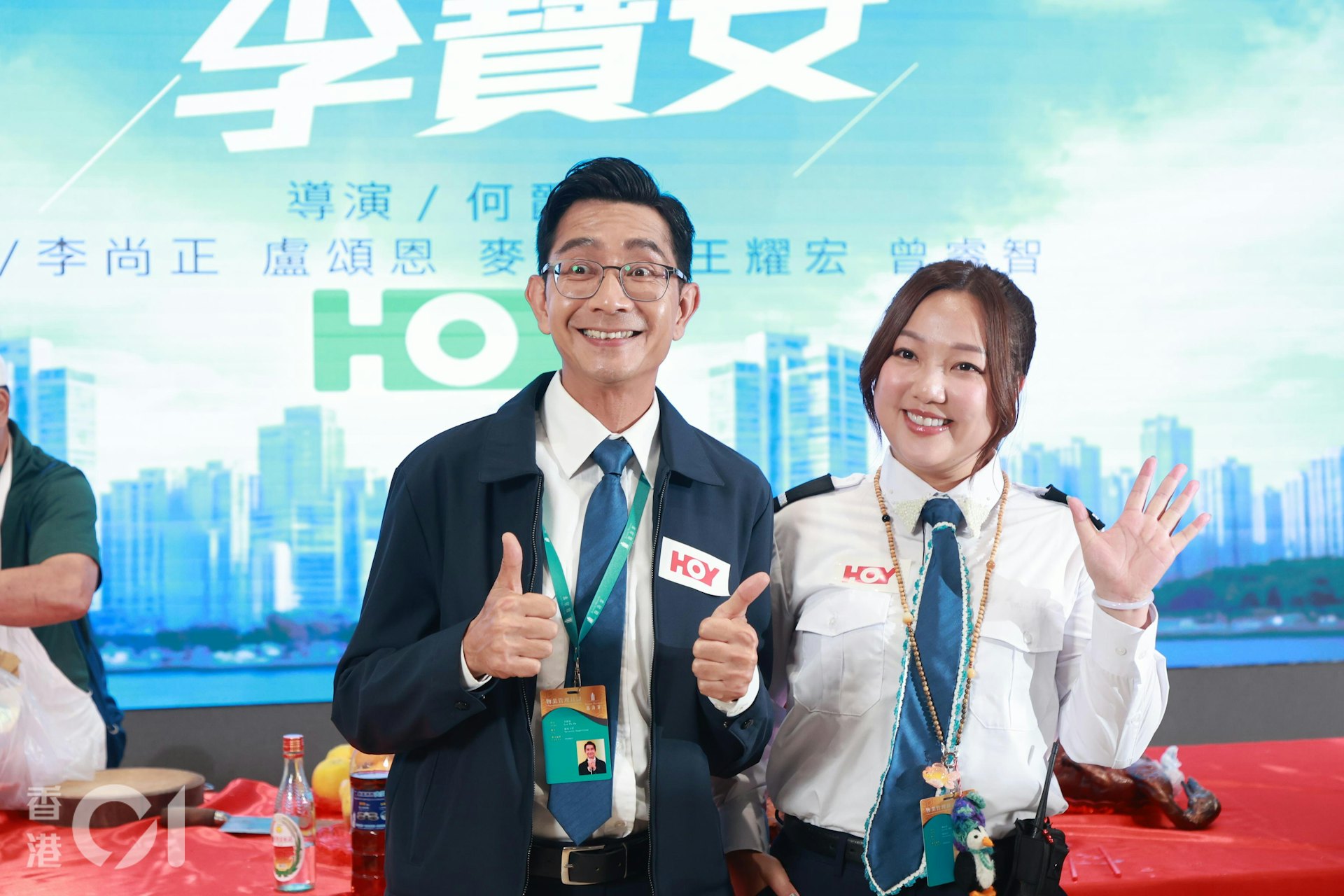 何爵天:「正爺喺度就一定會爆肚,大家好努力接實佢啲招數。(記者:接到嘅?)梗係接到啦,個個都咁犀利。反而有陣時我就接唔到,因為實在太多,多到接唔晒,要諗吓到時點樣剪,因為個個都咁好,好難揀。」