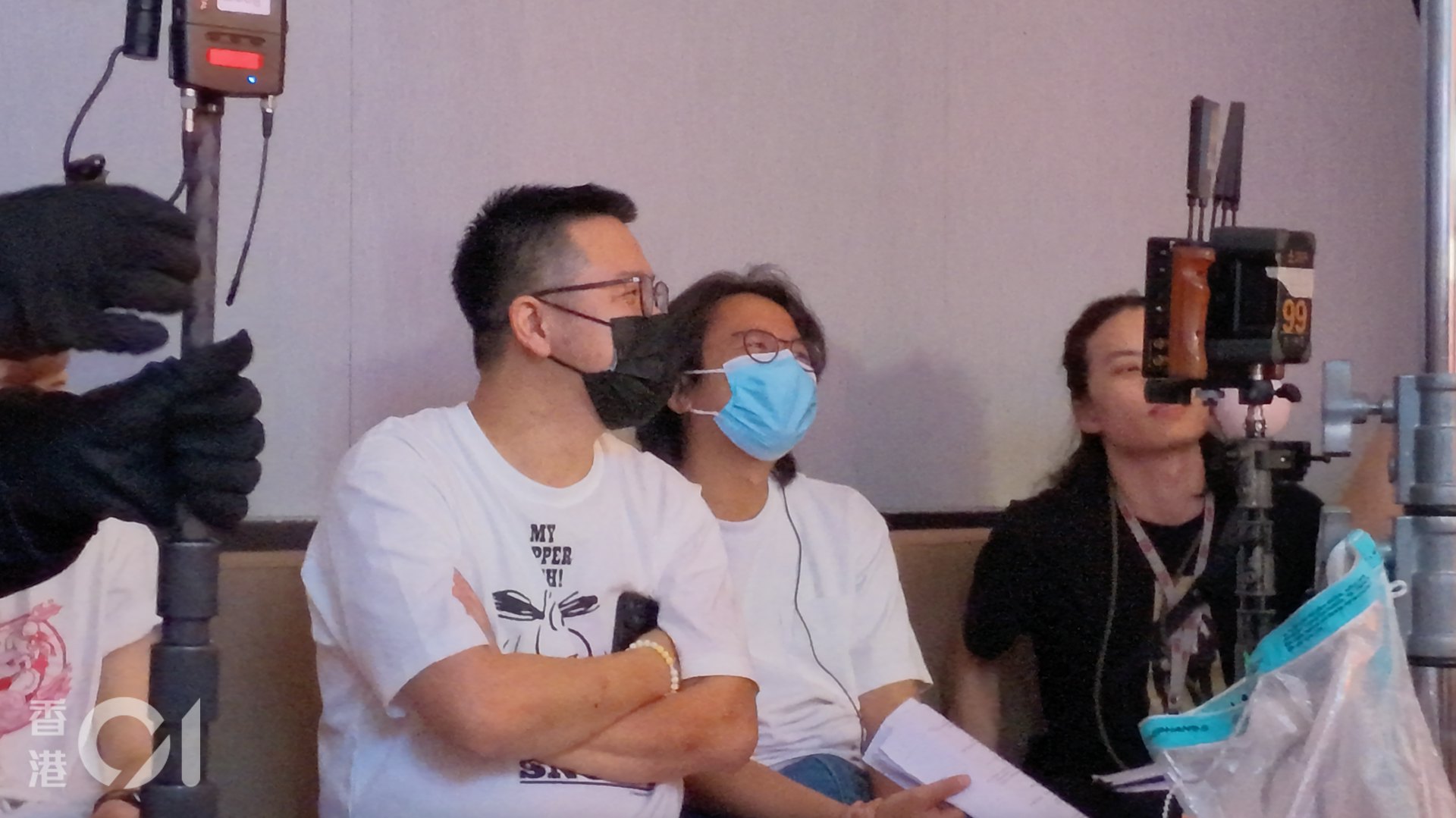 《01娛樂》去到拍攝現場,除了直擊幾個精彩場口外,亦訪問了導演何爵天。