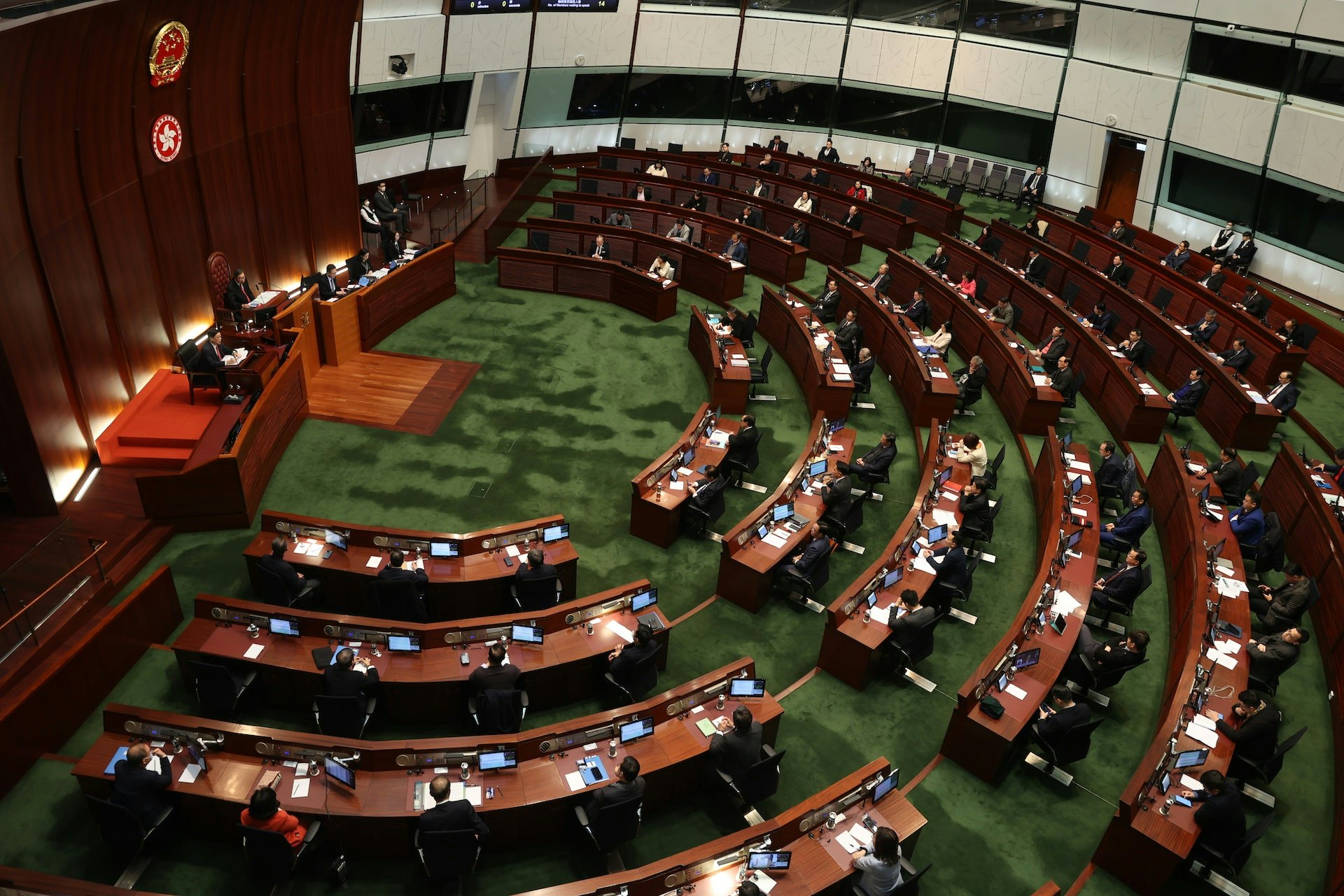 港府选举制度改革后,议员数量与素质引发公众质疑 港府选举制度改革后,议员数量与素质引发公众质疑