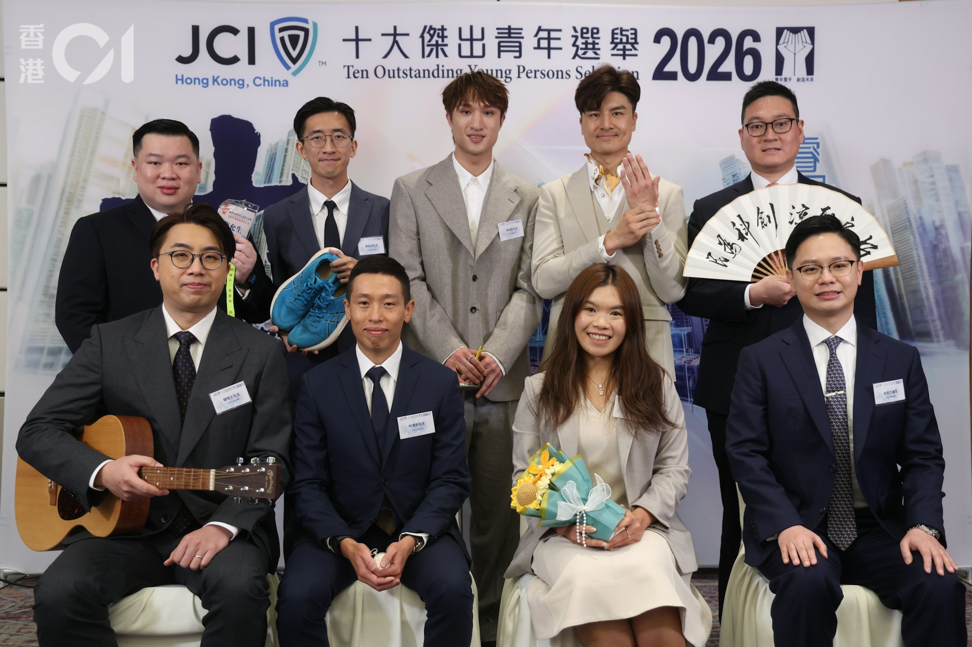 十大傑出青年選舉2026於10月6日公布結果,今屆有9名傑青得主,分別是龍允生(後排左一)、楊銳湘(後排左二)、蔡俊彥(後排中)、陳效民(後排右二)、曹之胤(後排右一)、鍾敬文(前排左一)、何澤堯(前排左二)、林珮盈(前排右二)及林榮杰(前排右一)。