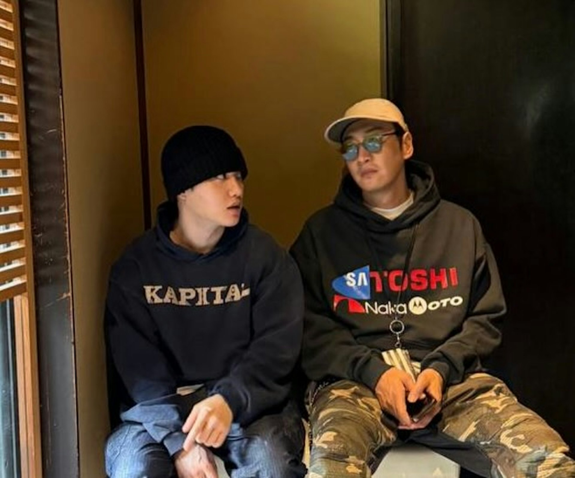 日前李光洙前往好友都敬秀的個人演唱會捧場期間,仍躲在觀眾席低頭狂打字,結果被現場工作人員當場捉個正著。(IG@masijacoke850714)
