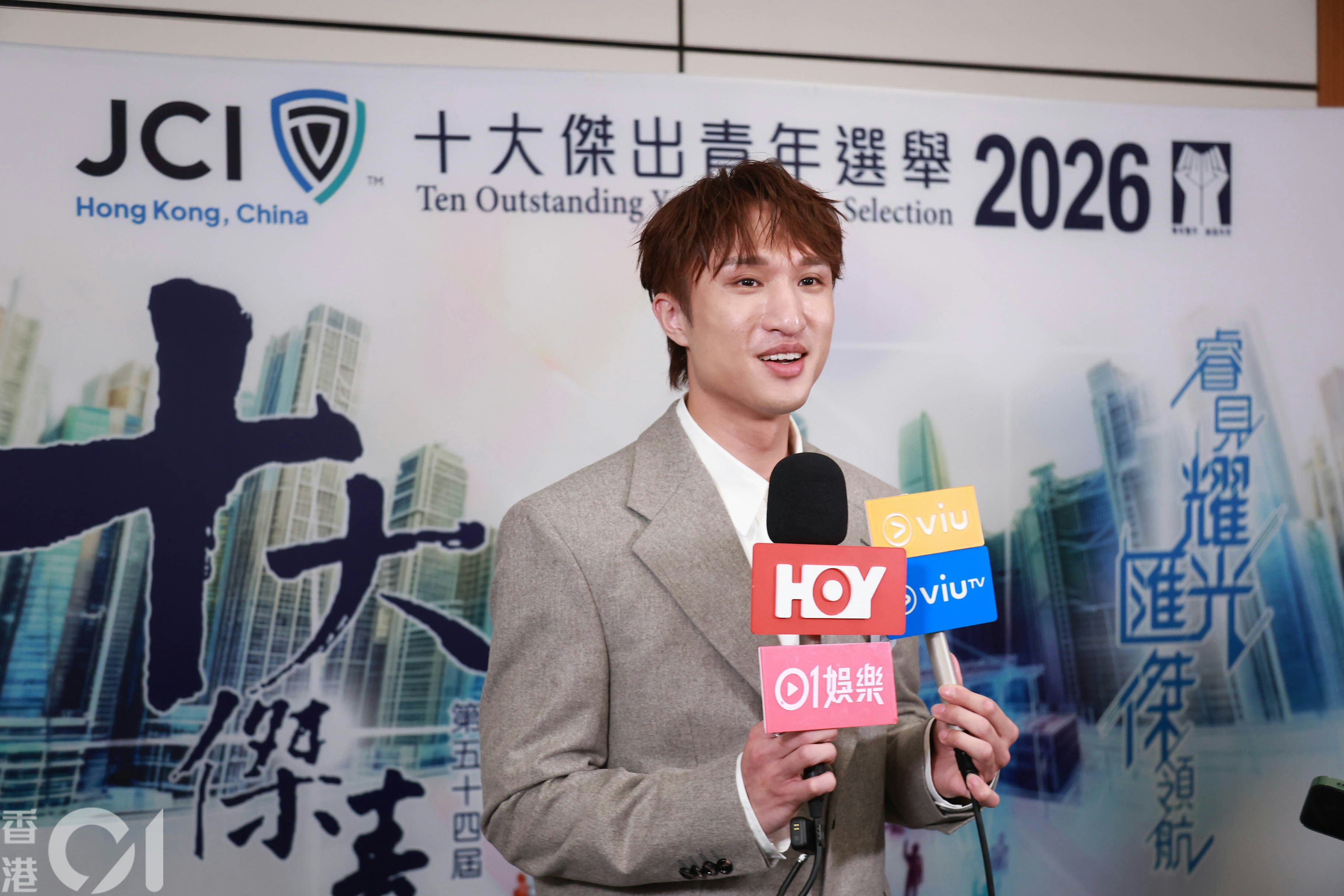 蔡俊彥不反對整容:「我唔覺得有人整係一個問題,有人整都係佢個選擇,互相尊重。」
