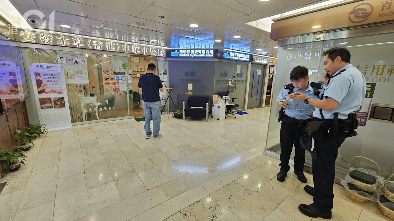 尖沙咀半島中心店外座椅疑被淋不明液體 天眼揭3人深宵弄跌花盆
