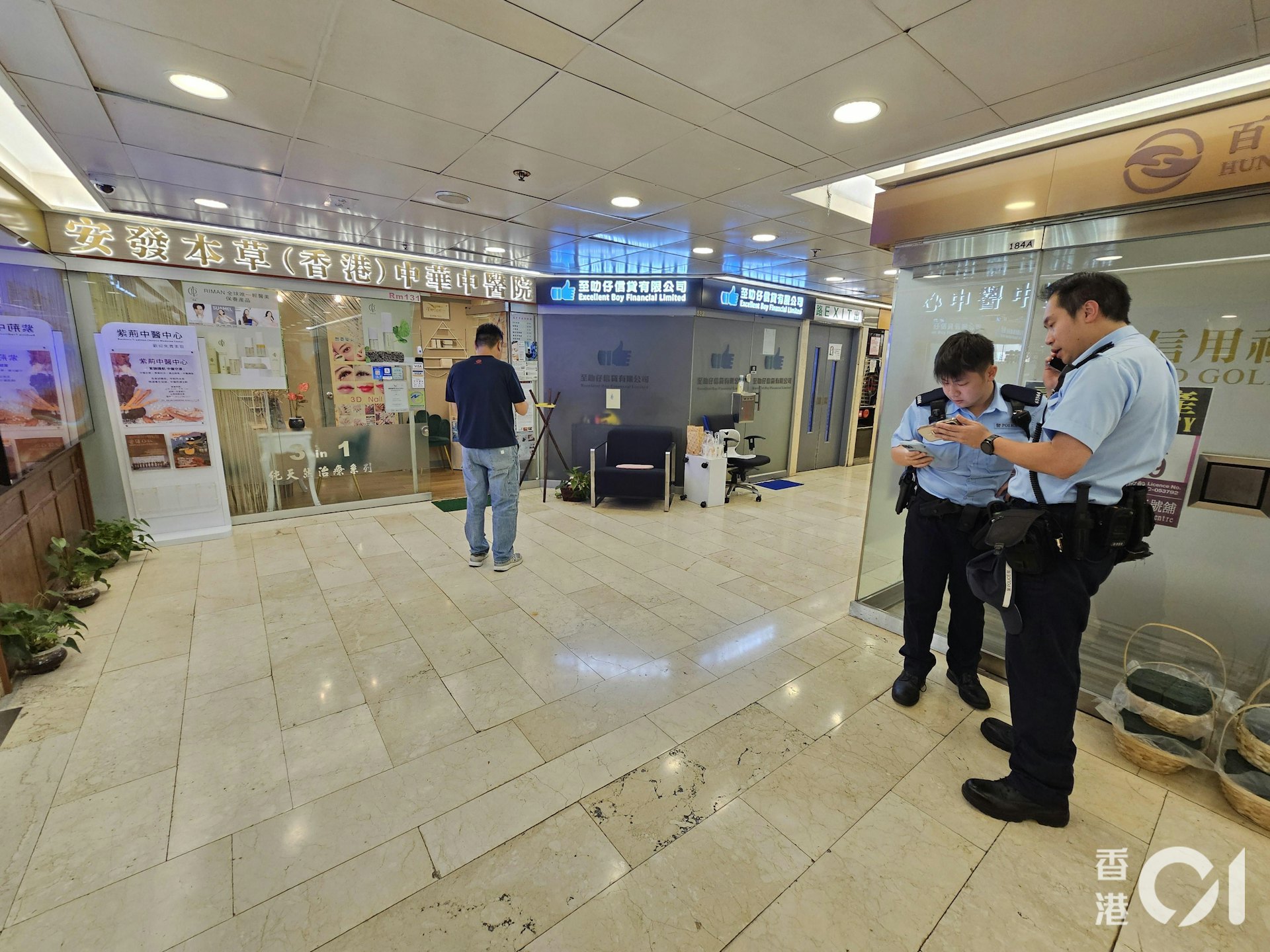 警方翻查閉路電視。