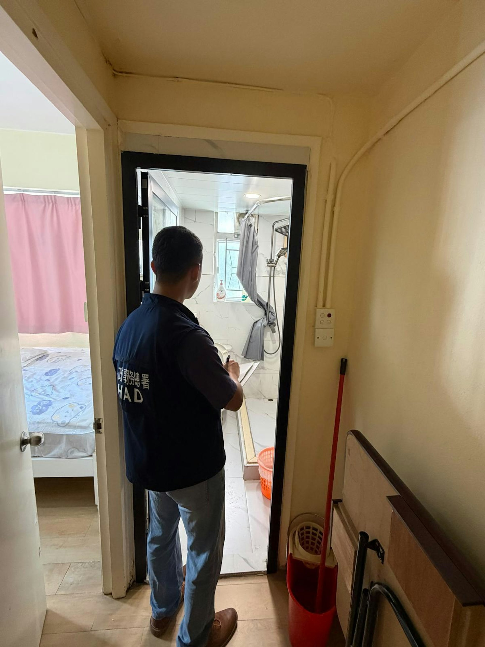 十一黄金周前突击检查71处场所,5家涉嫌无牌经营酒店宾馆 十一黄金周前突击检查71处场所,5家涉嫌无牌经营酒店宾馆