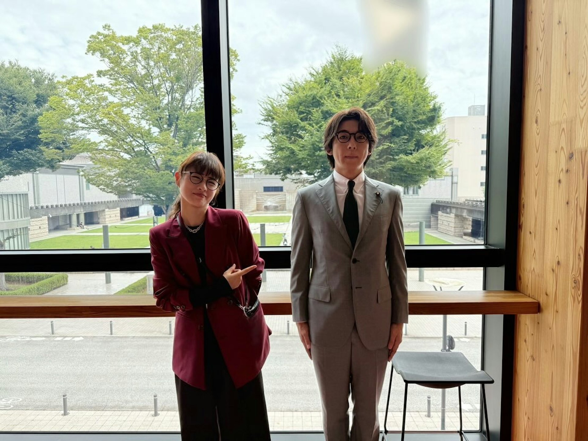 石原里美將與高橋一生展開黑白兩道的對壘與博弈。(IG@politicalupin)