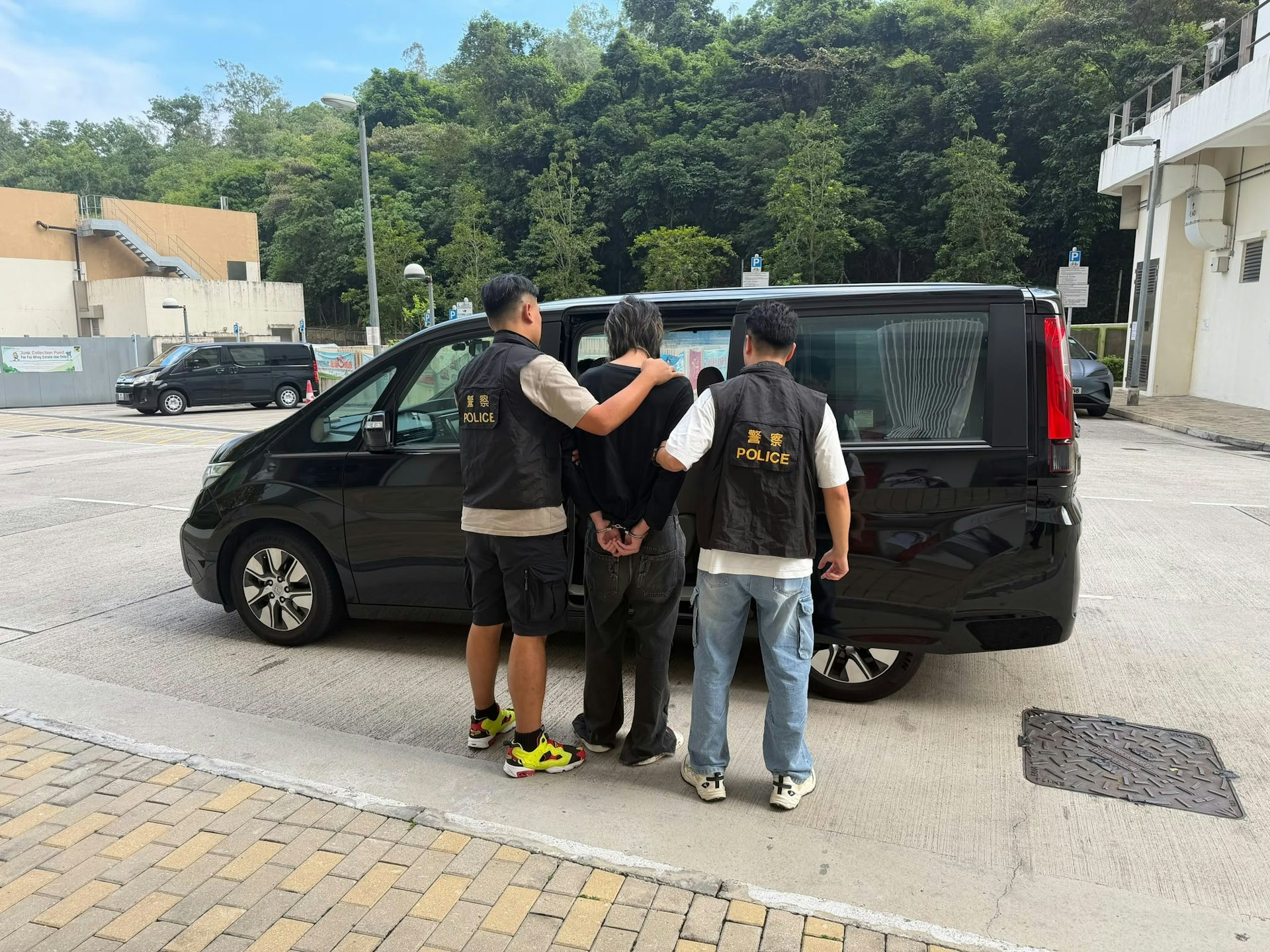 89岁老妇遭假冒孙子诈骗损失十万港元,警方拘捕18岁疑犯 89岁老妇遭假冒孙子诈骗损失十万港元,警方拘捕18岁疑犯