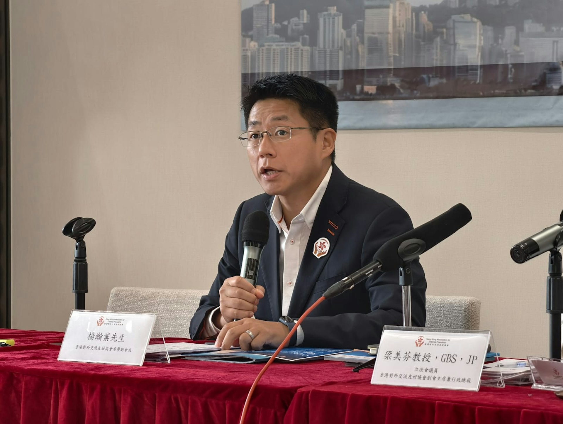 香港對外交流友好協會名譽副會長楊瀚業表示,透過高峰會能說好北都及香港法律樞紐、香港教育樞紐故事。