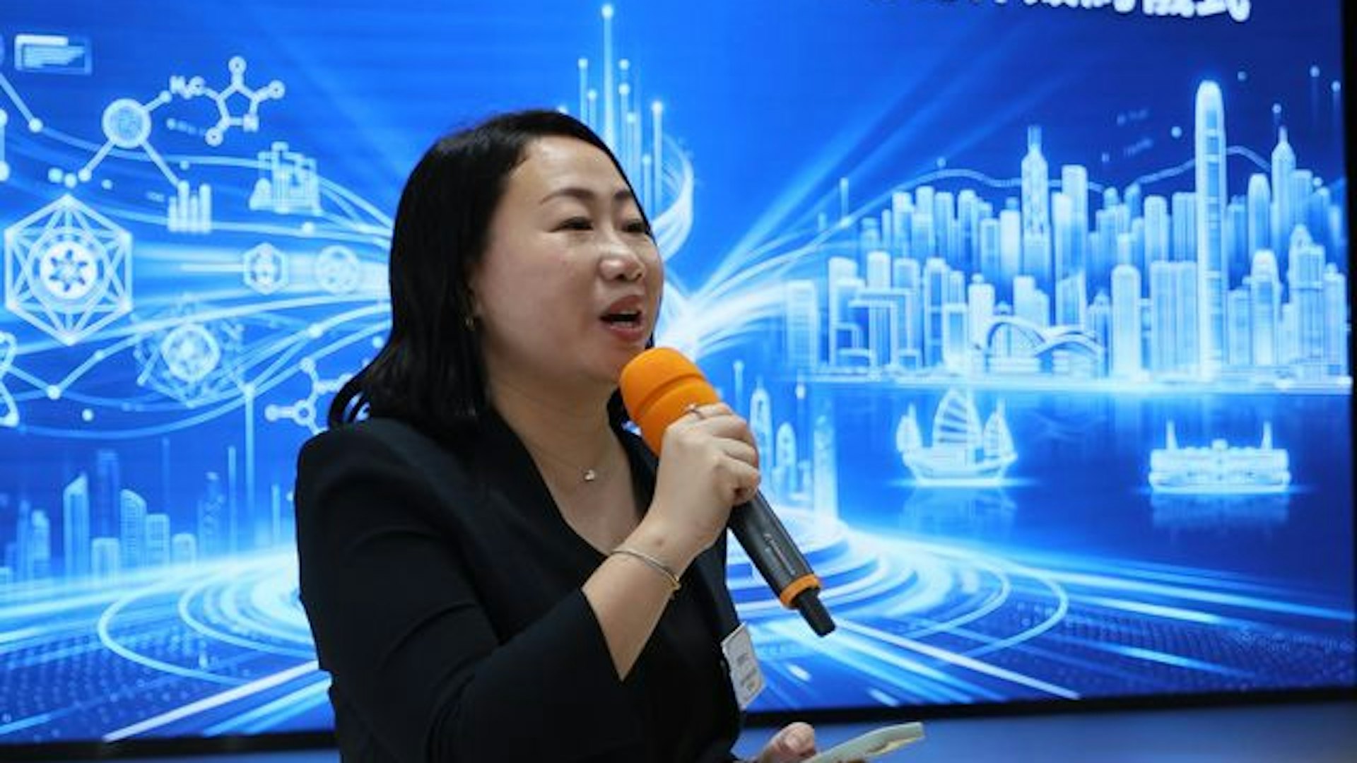 香港中科雅薈科技管理學院校董吳雅婷。