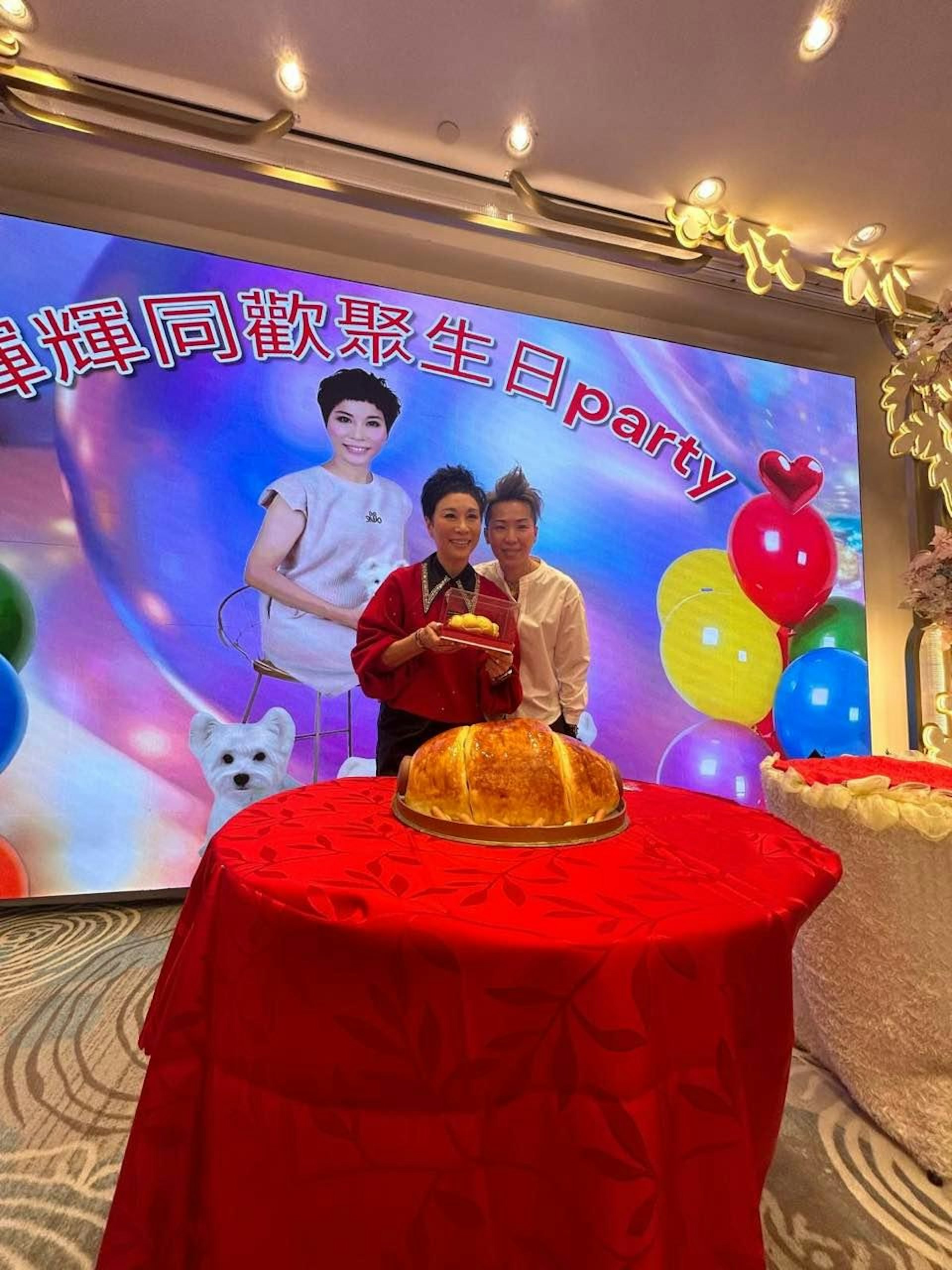 衛東靈為師傅特別訂製腸仔包蛋糕。