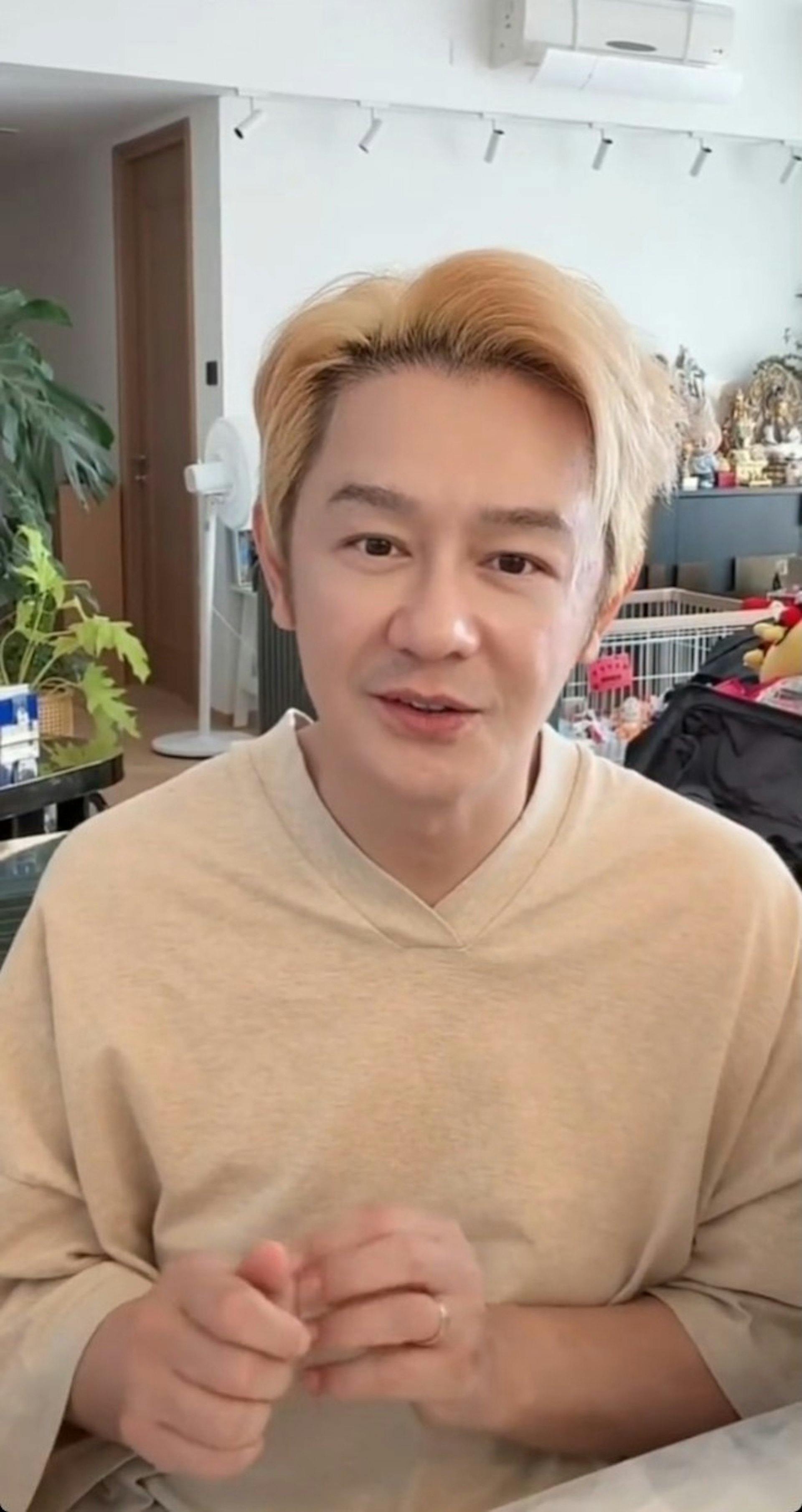 自嘲不容易。